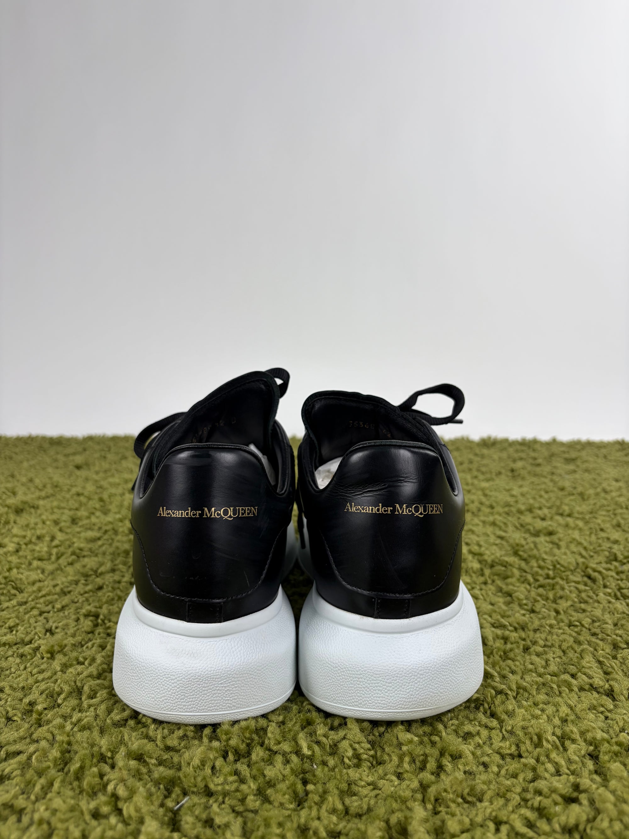 Mcqueen Size 42 nere e bianche