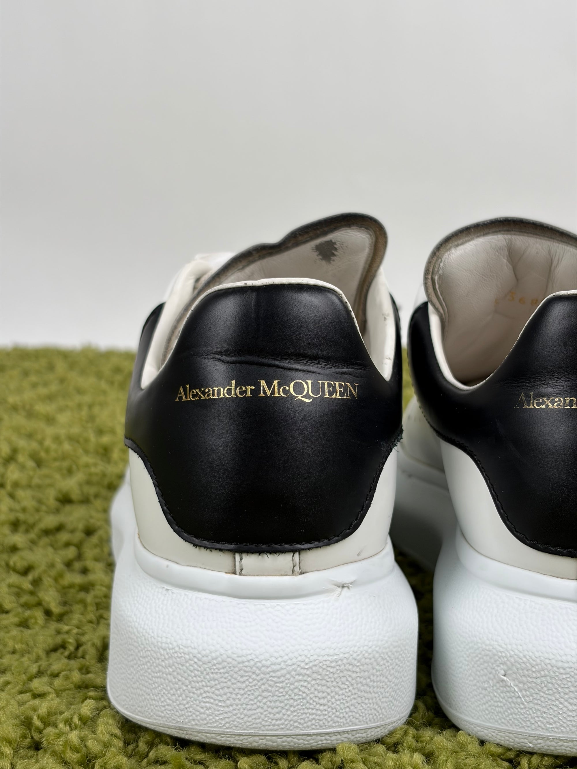 Mcqueen Size 39 bianche e nere
