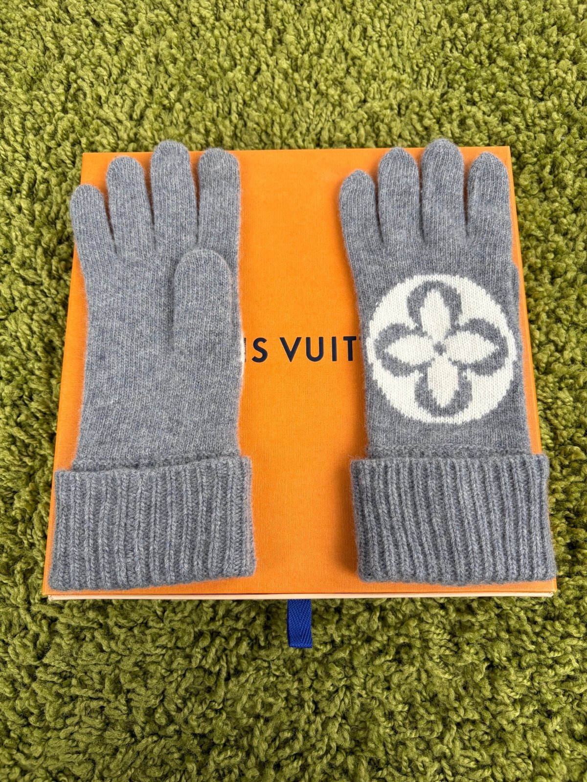 Guanti Louis Vuitton Maille Medallion Grigi S - Second Hand Di Fiore