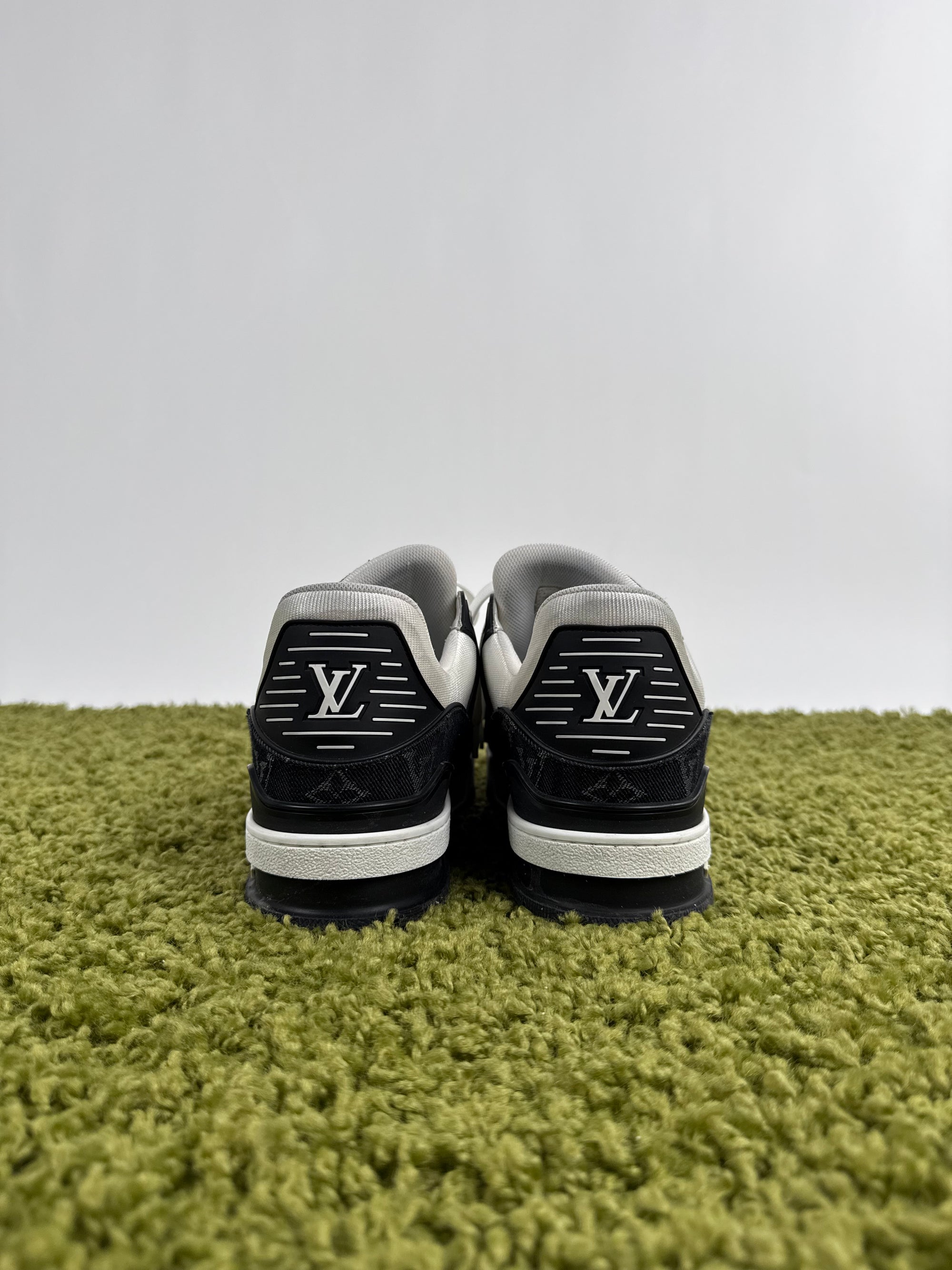 Louis Vuitton Trainer 42.5 veste 43.5