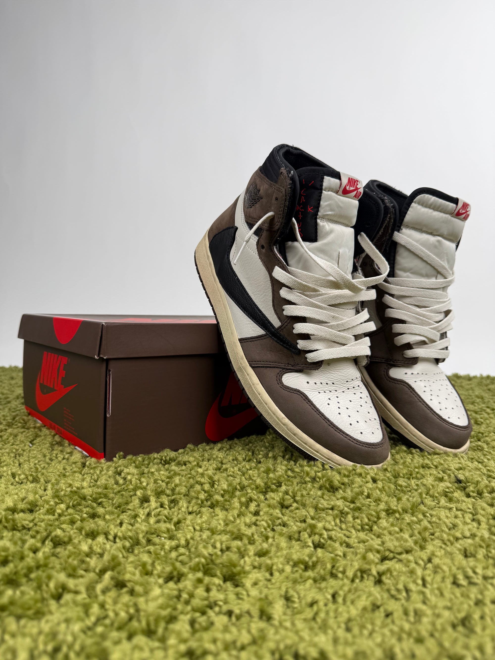 Jordan 1 Retro High Travis Scott Mocha 45