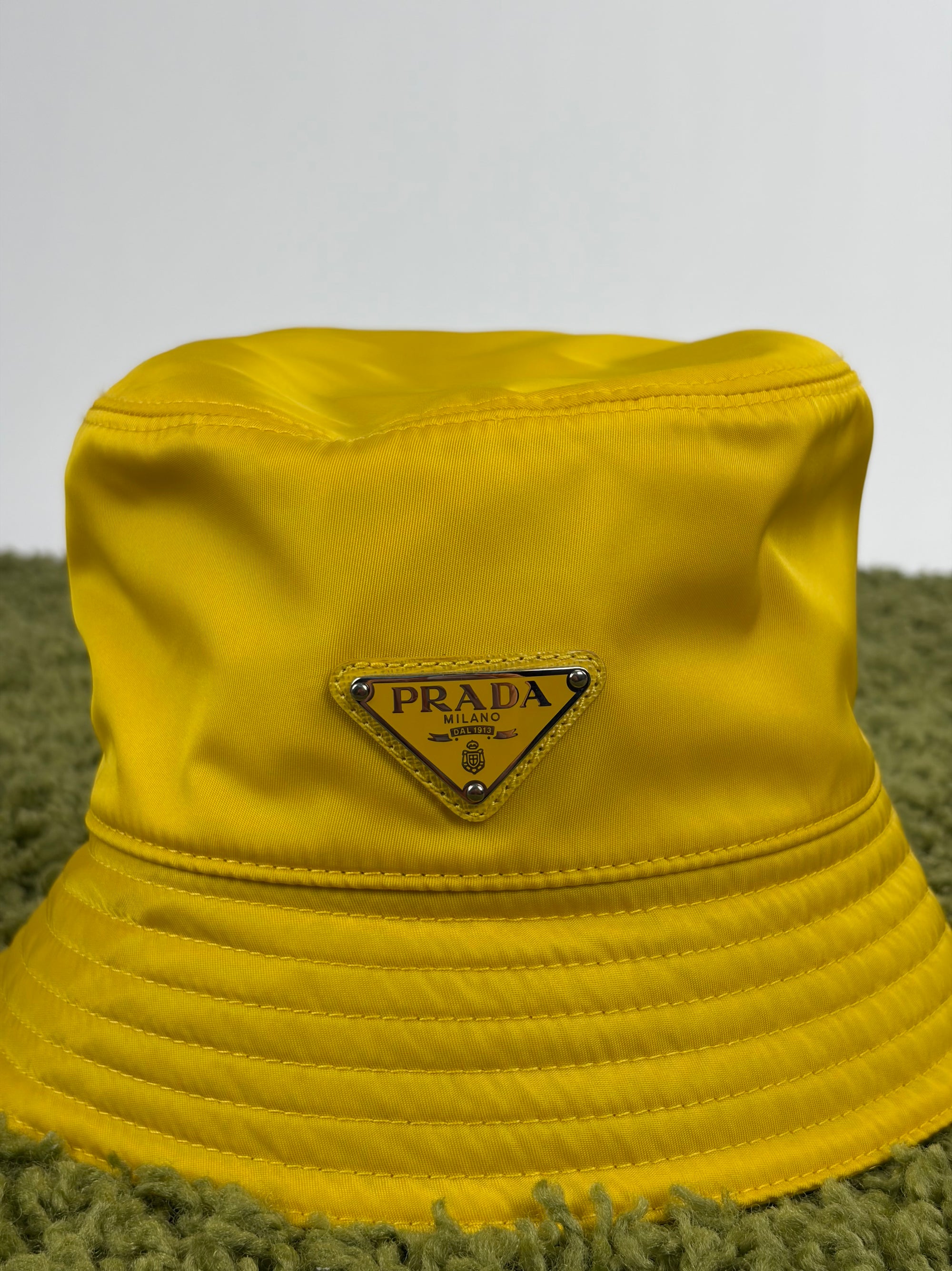 Cappello Prada in Re-nylon giallo