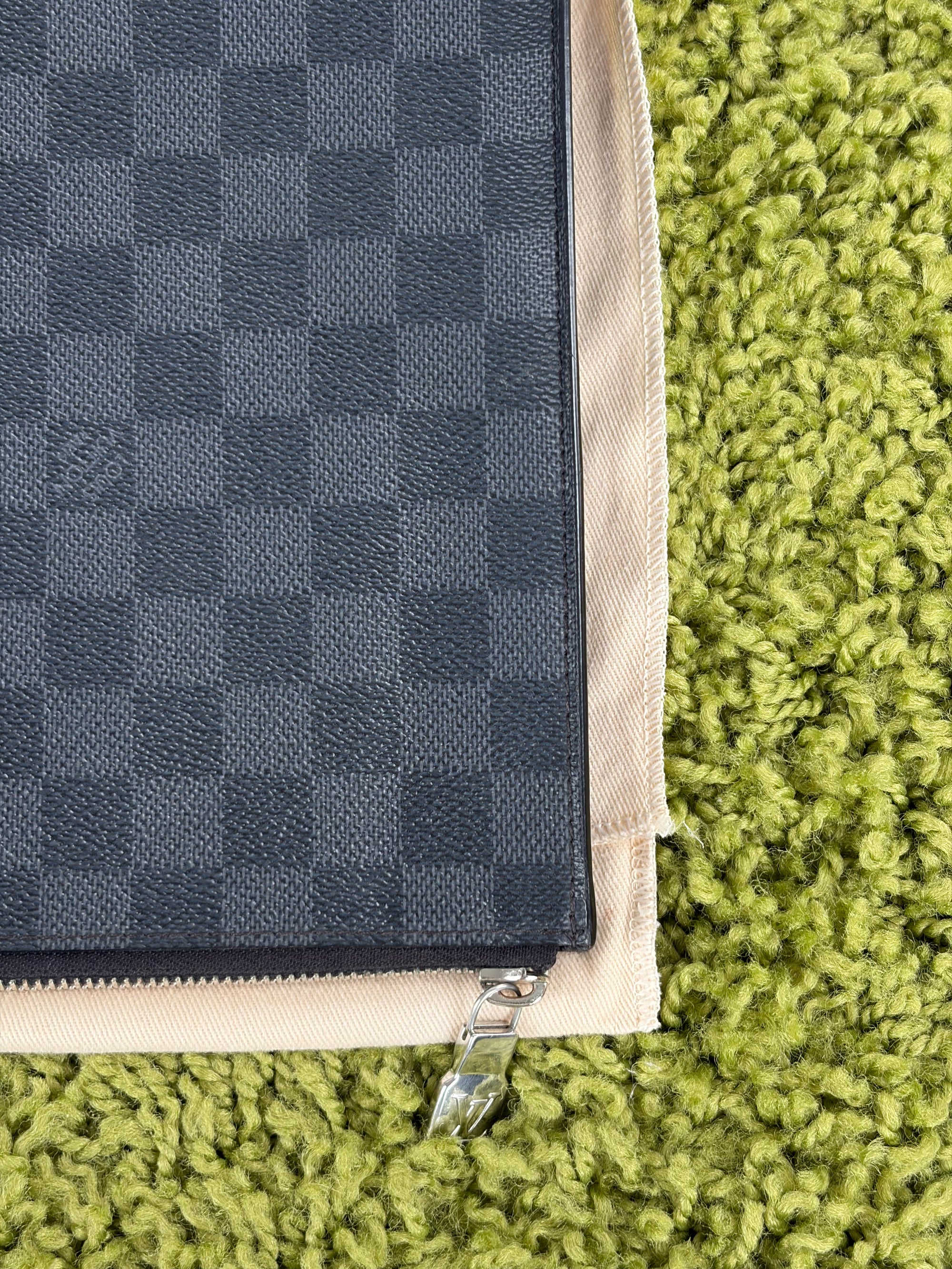 Pochette Louis vuitton voyage nera