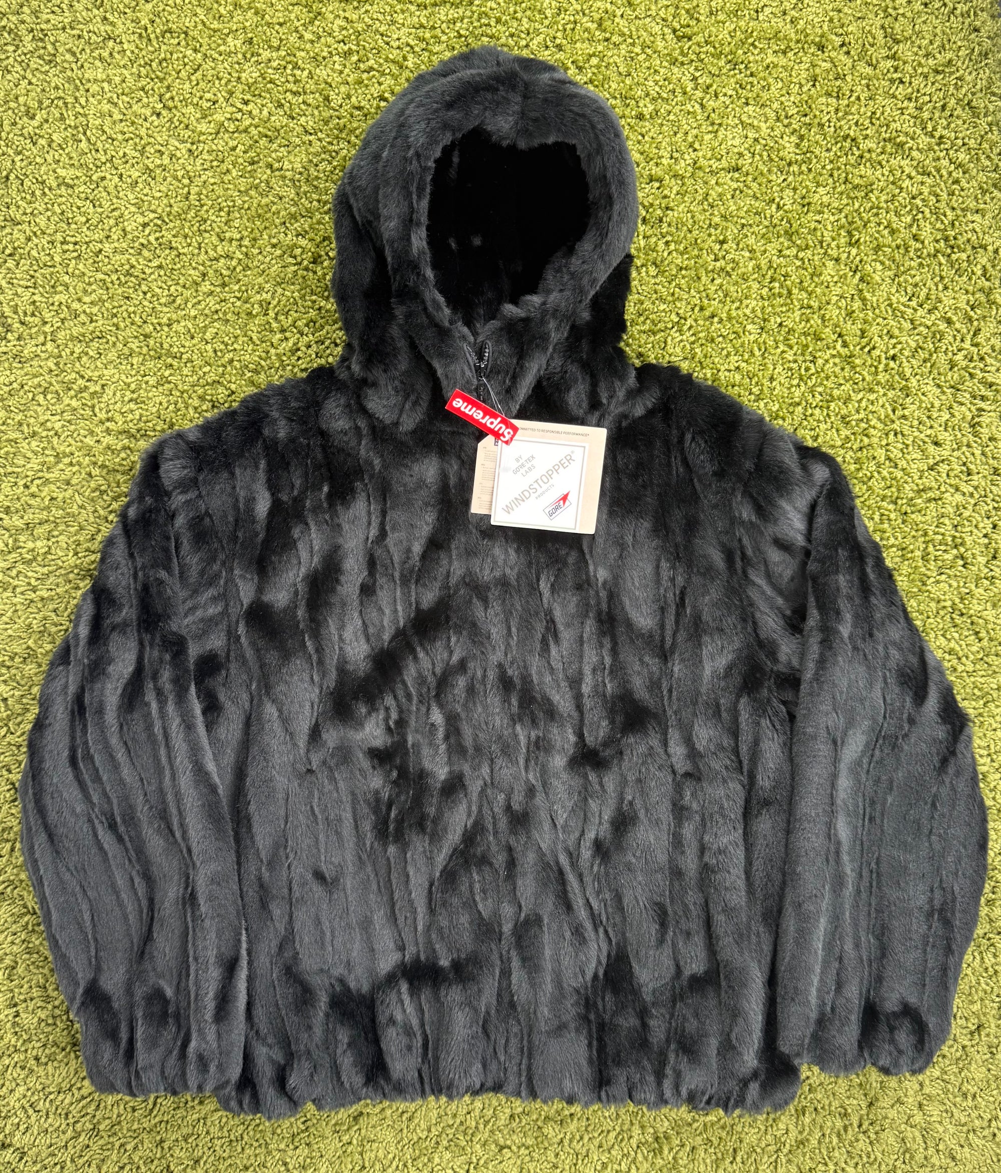 Giacca a pelliccia con cappuccio supreme Faux Fur Hooded L