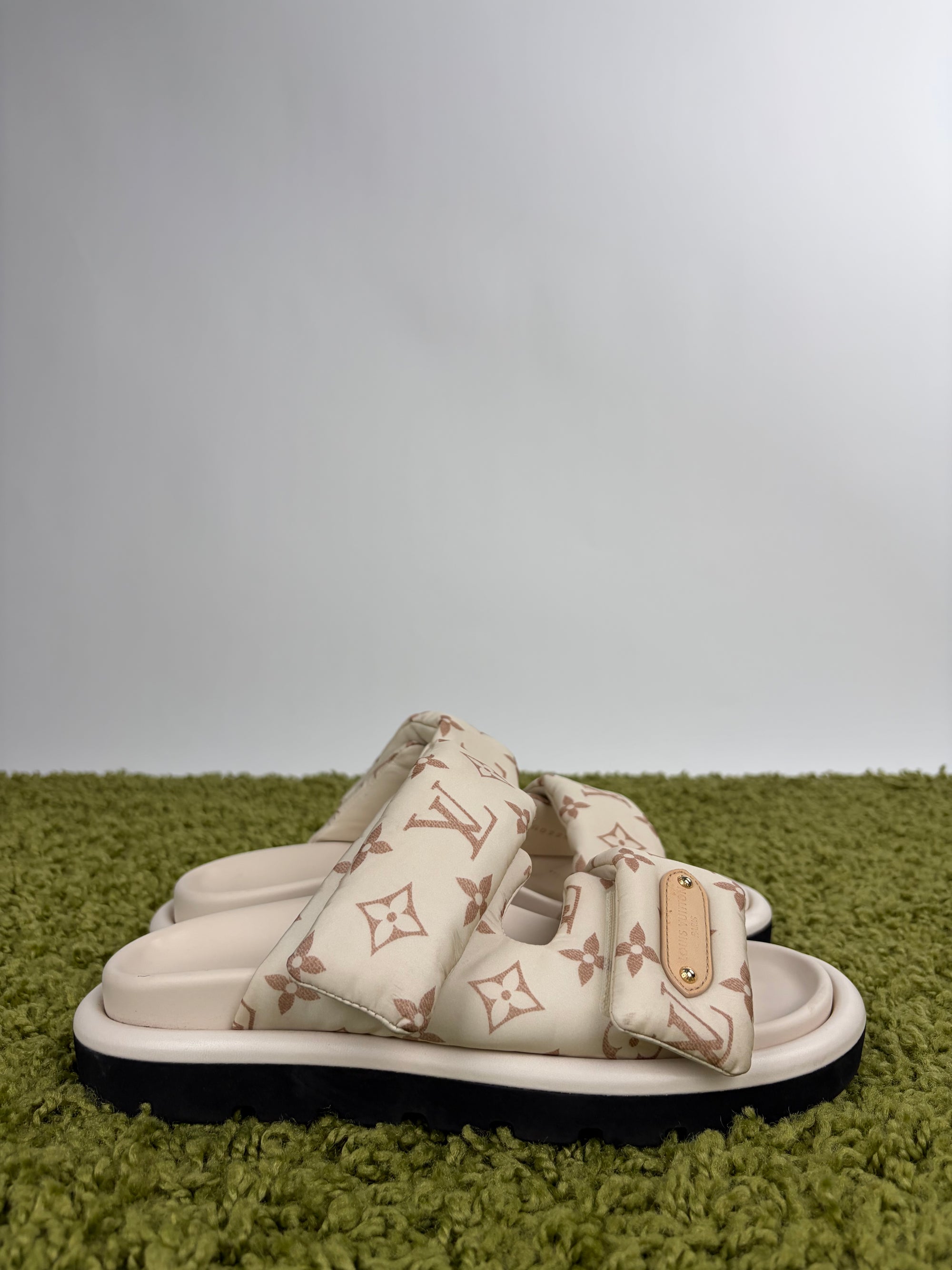 Sandali Louis Vuitton Size 39 beige