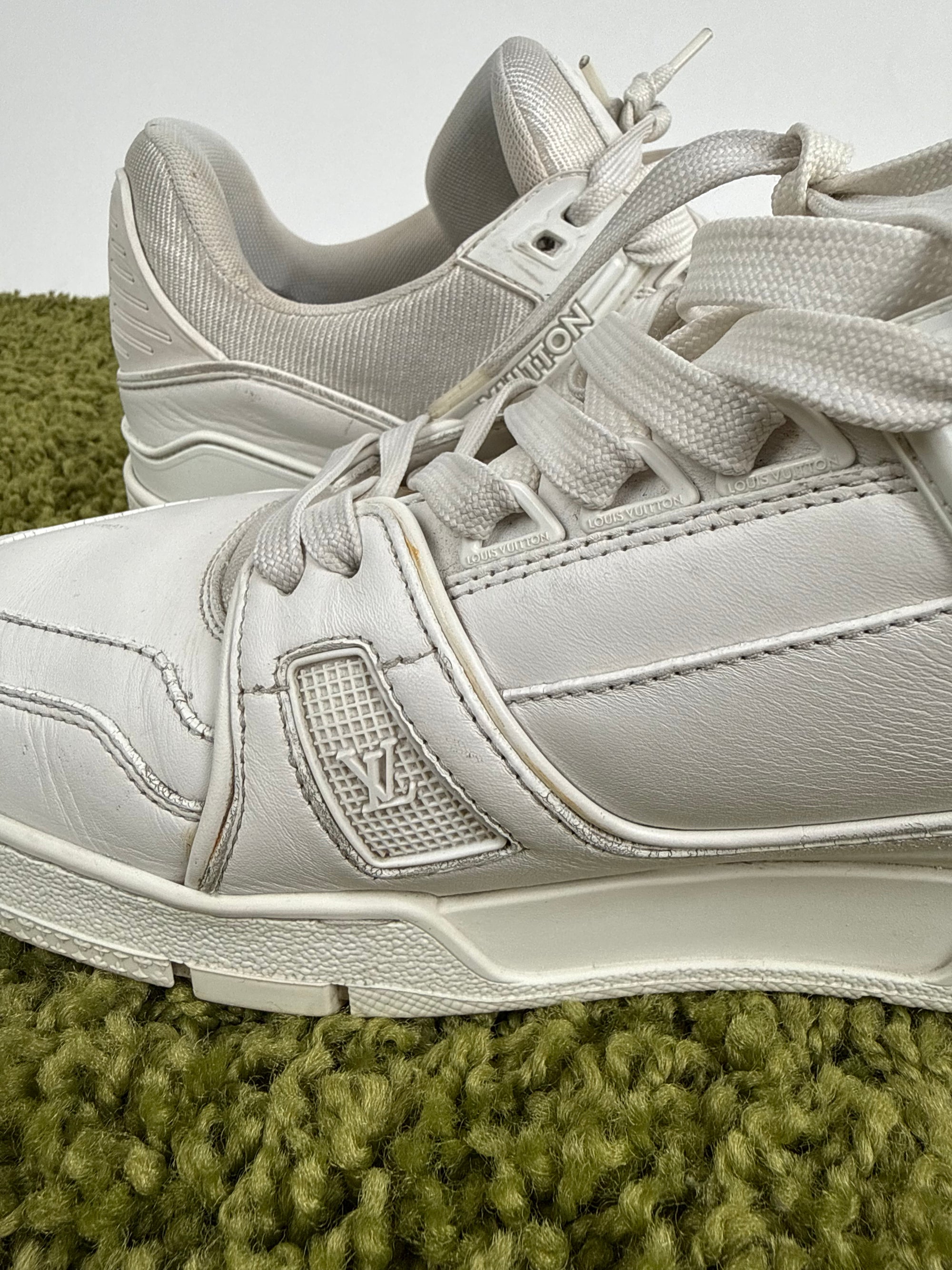 Louis Vuitton Trainer 42 veste 43