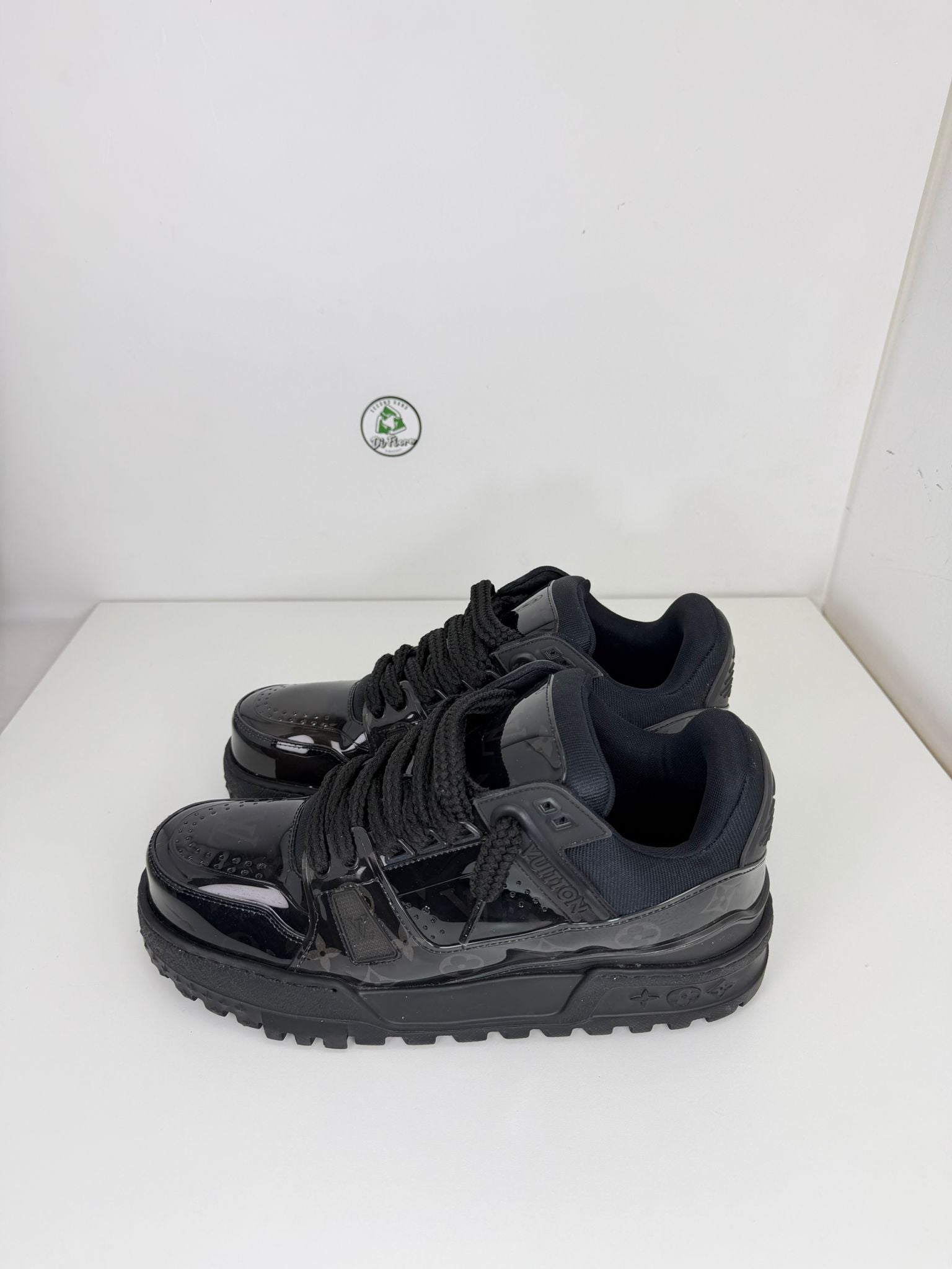 Louis Vuitton trainer maxi Size 9=43 veste 44/44.5 nera