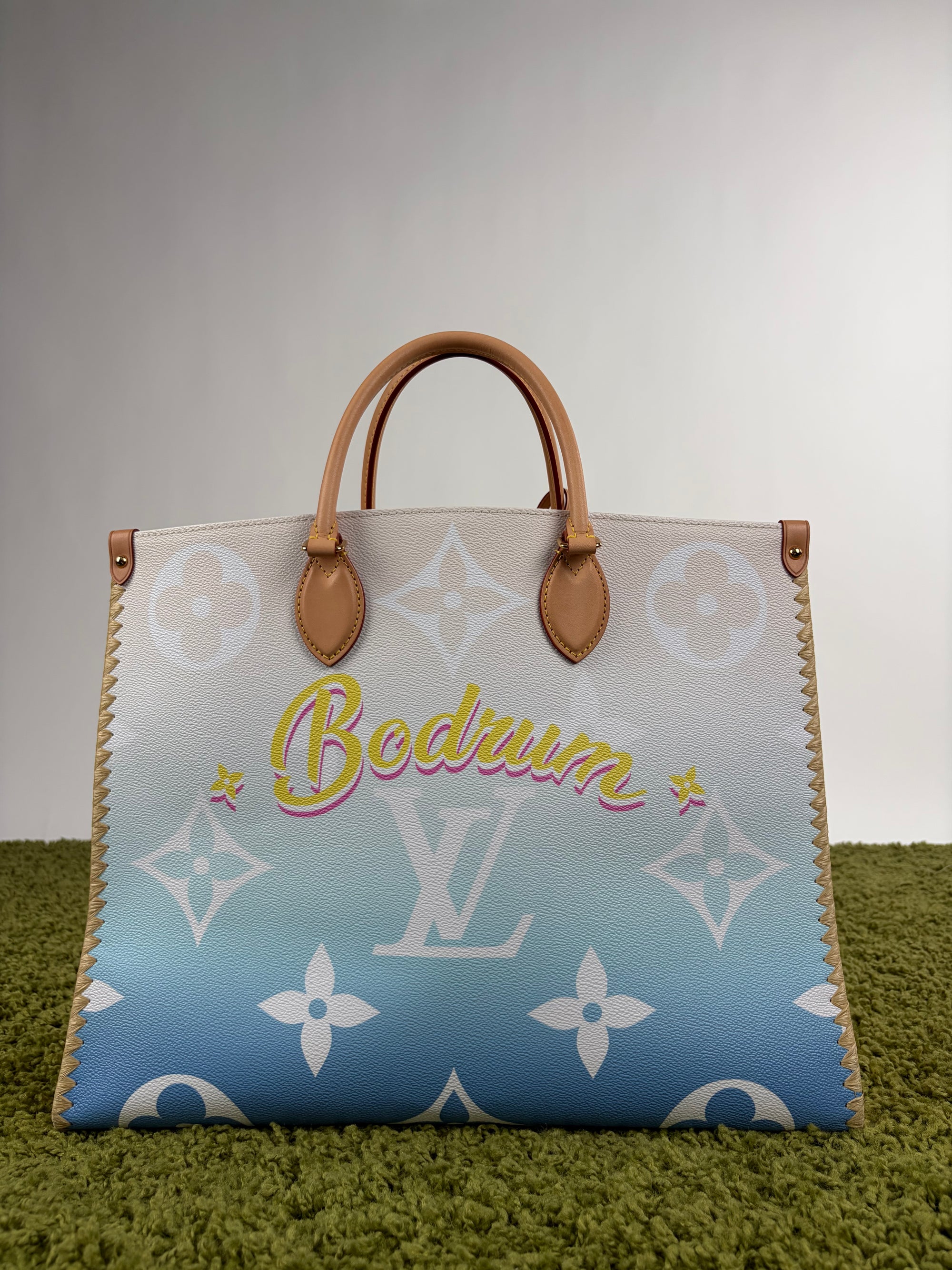 Borsa Louis Vuitton OnTheGo azzurra bianca e gialla