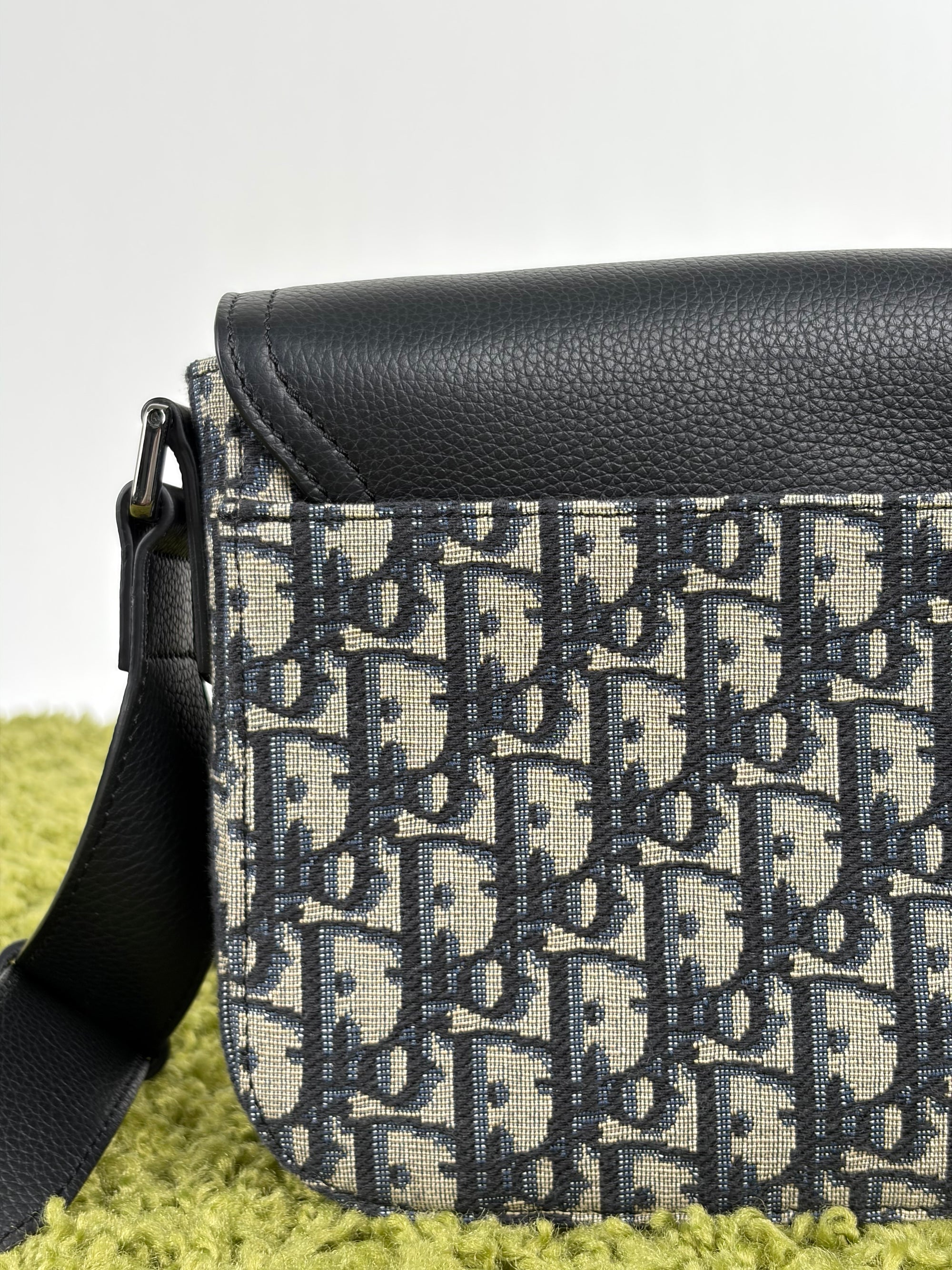 Borsello Dior Monogram blu e grigio