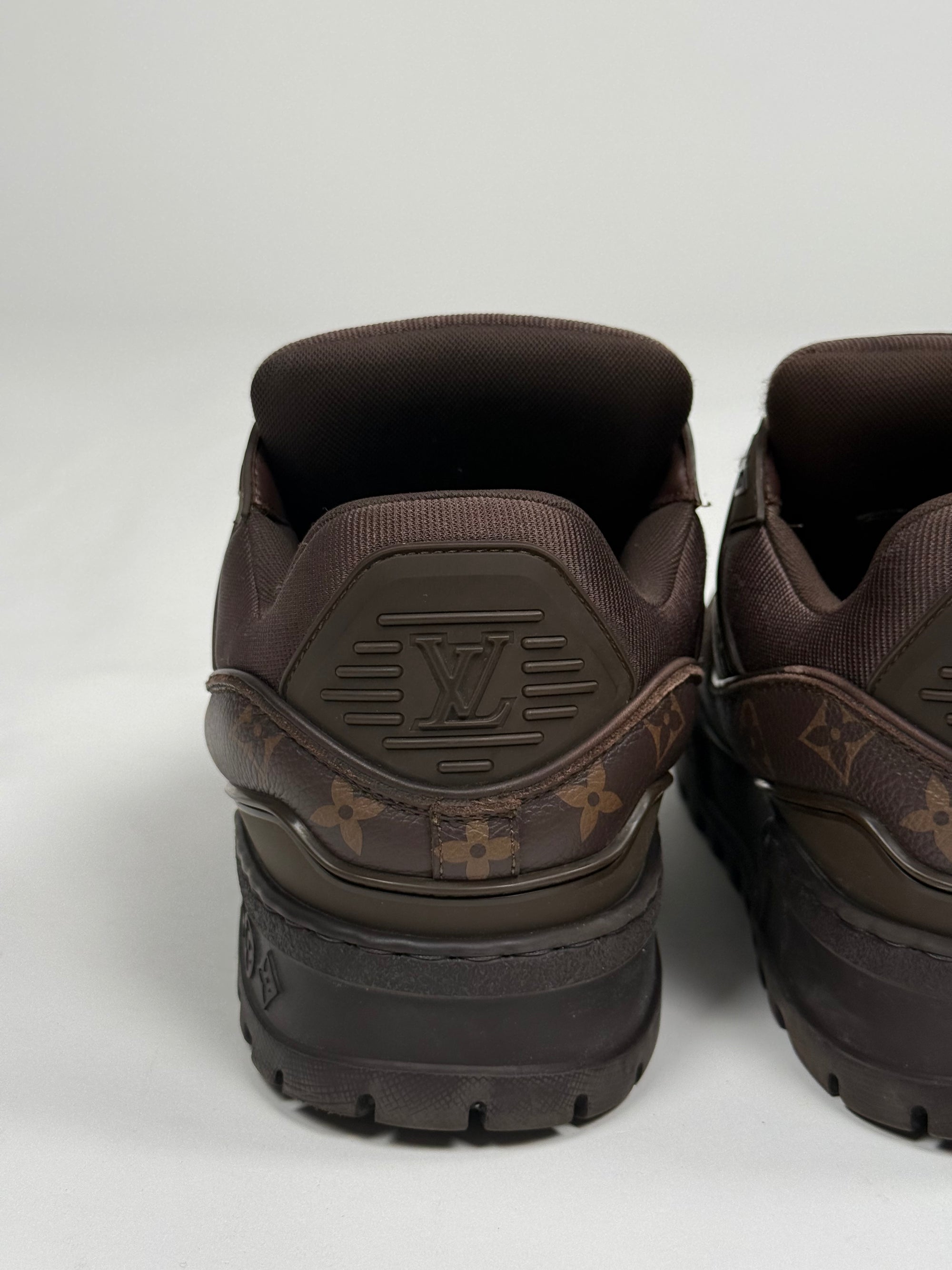 Louis Vuitton trainer maxi Size 7.5=41.5 veste 42.5 marroni