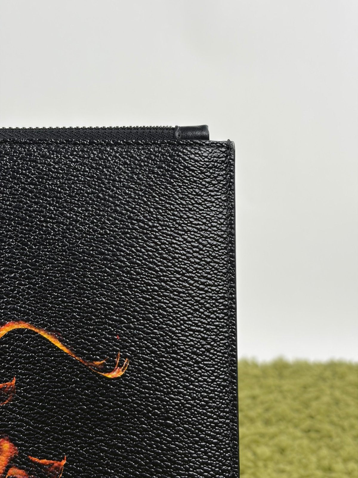 Pochette Givenchy Leo in pelle Nero - Second Hand Di Fiore
