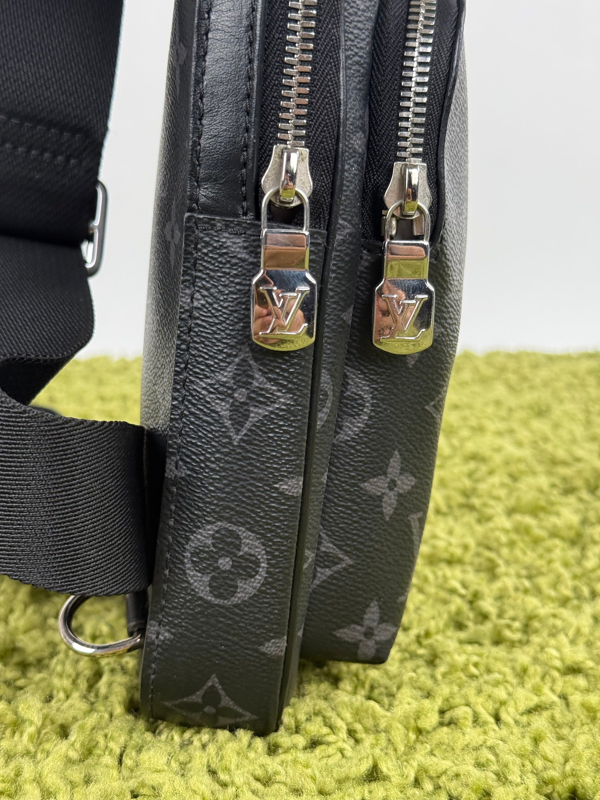 Zaino Monospalla Avenue Louis Vuitton Nero