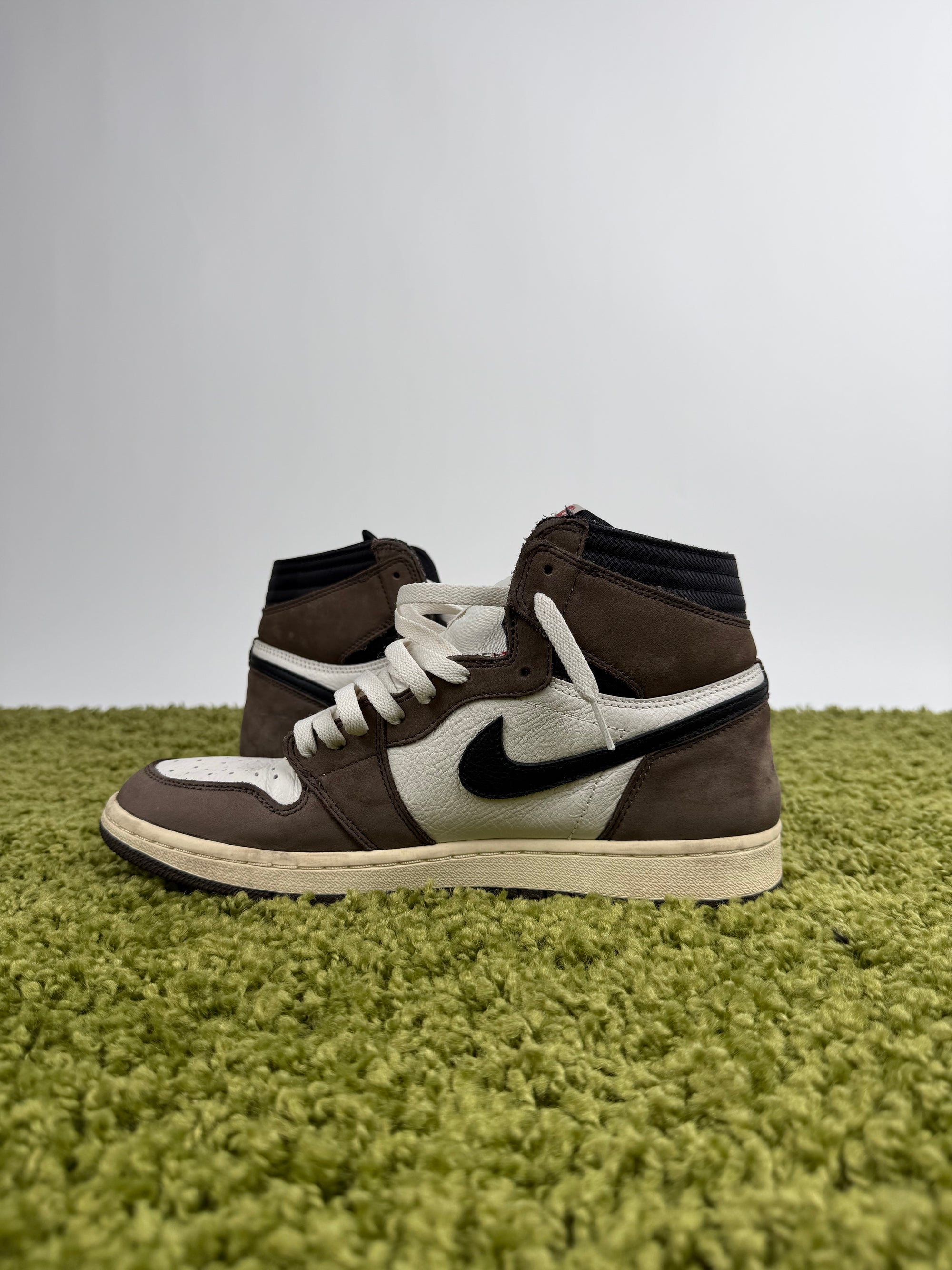 Jordan 1 Retro High Travis Scott Mocha 45