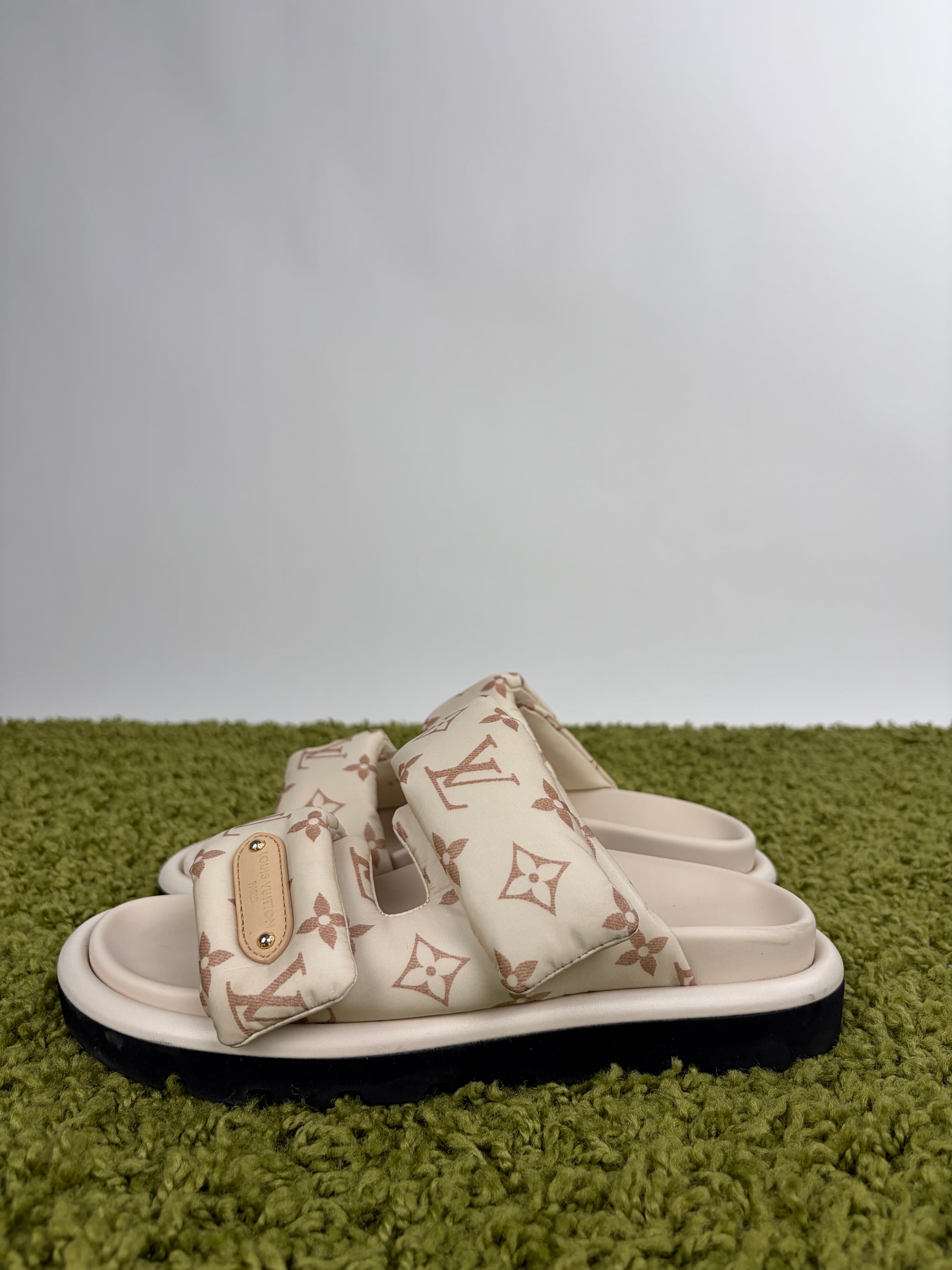 Sandali Louis Vuitton Size 39 beige