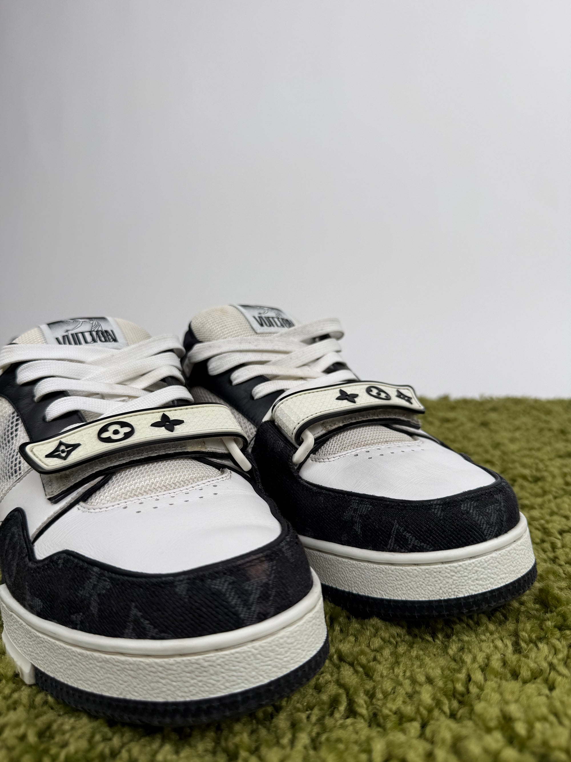 Louis Vuitton Trainer 42 veste 43