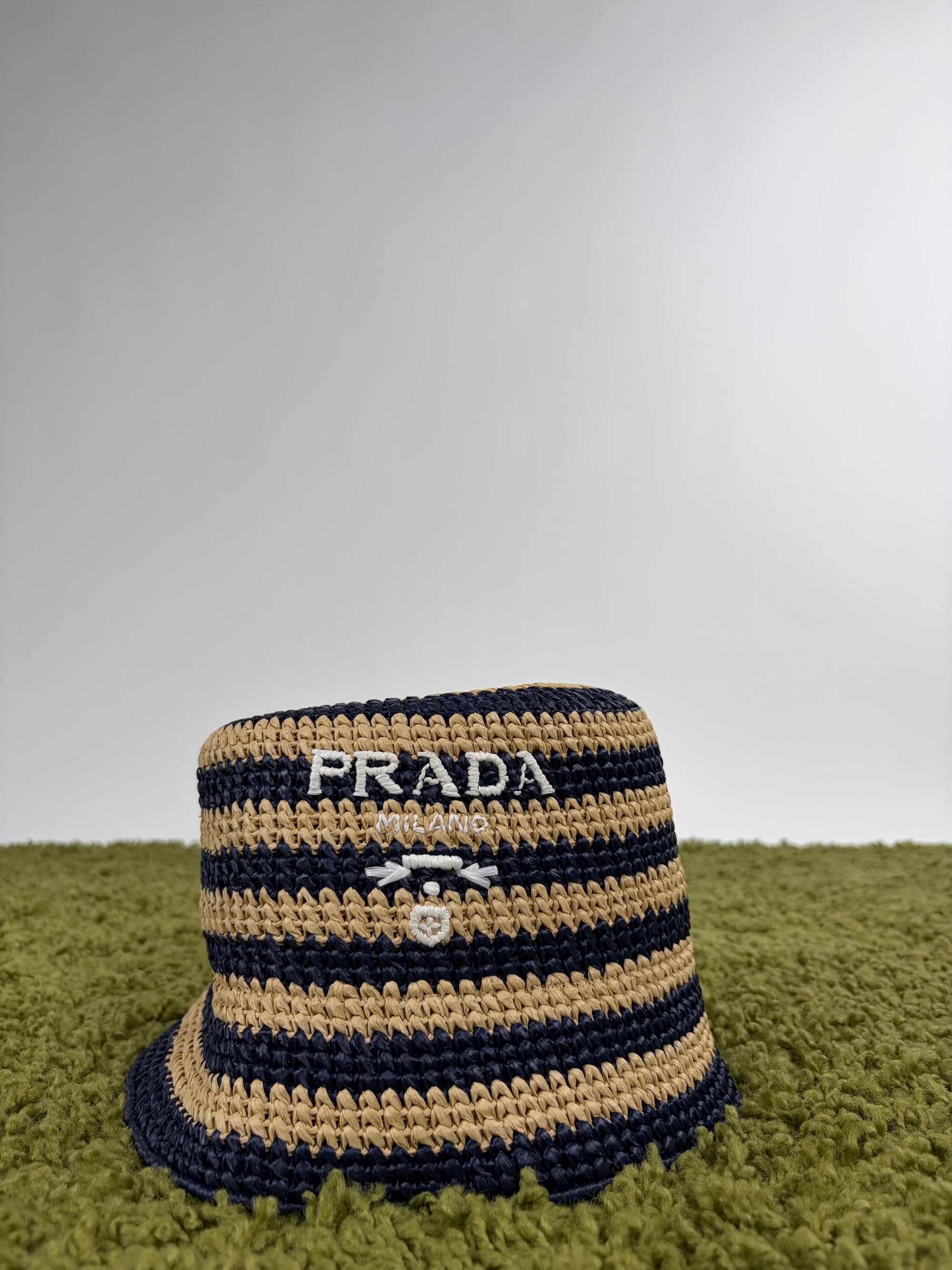 Cappello Prada beige e blu
