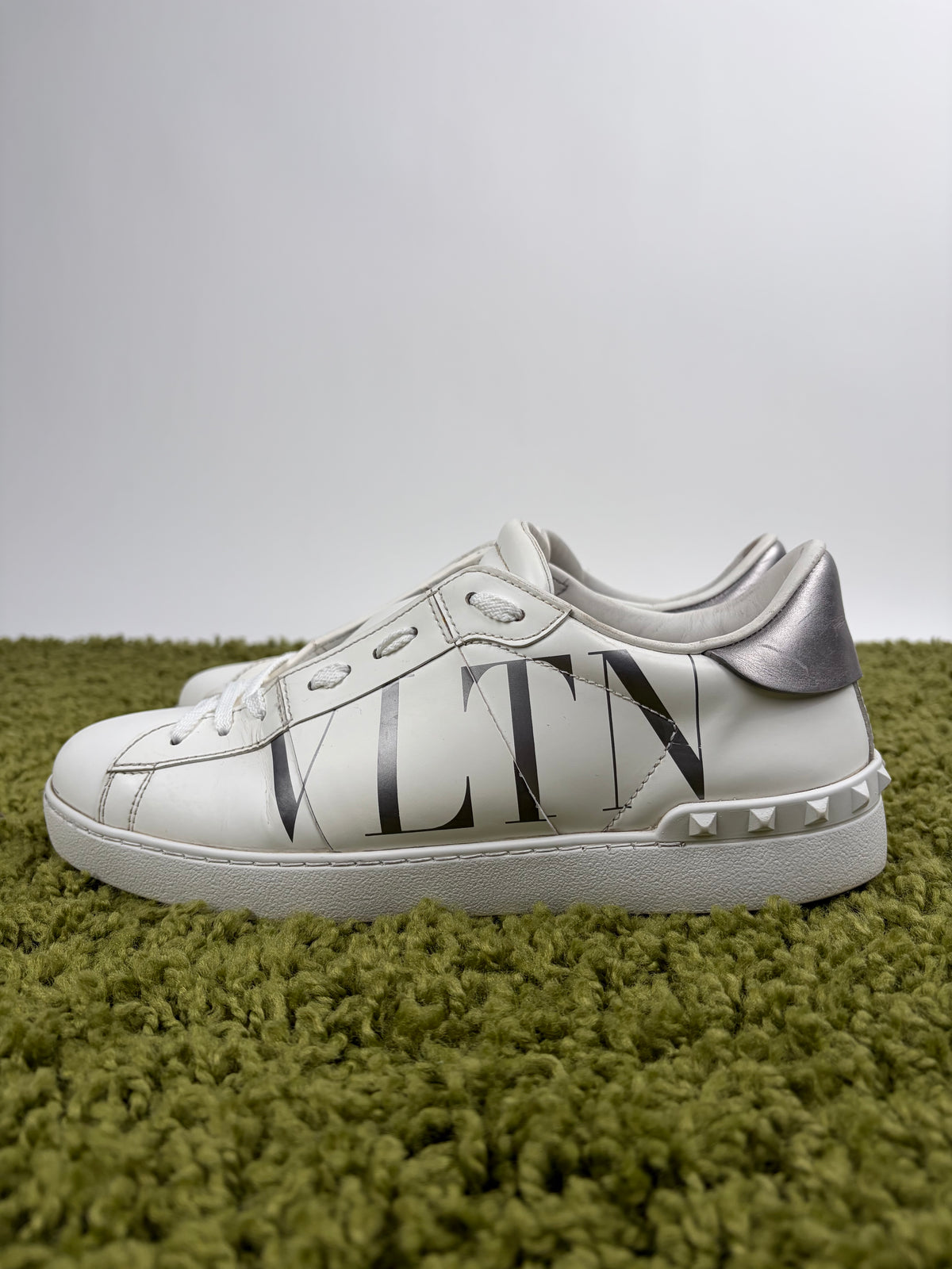Valentino Garavani Rockstud VLTN argento 41