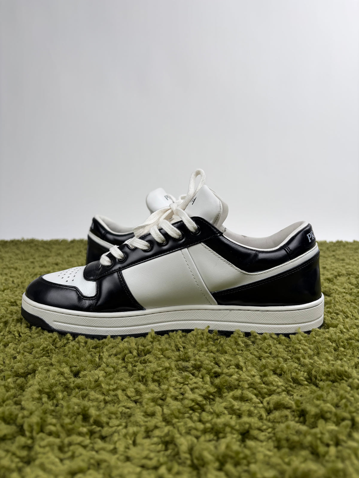 Prada Downtown Nera 8.5