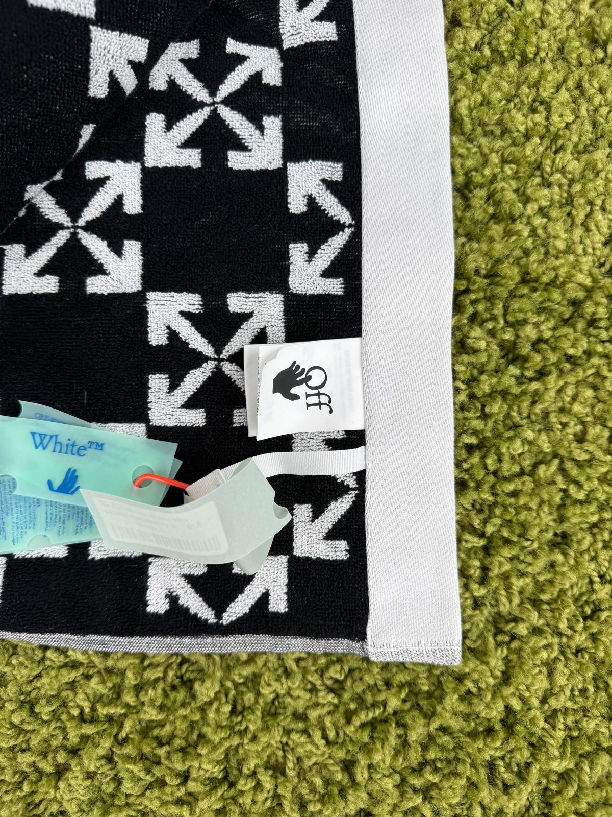 Telo da Bagno Off White grande e piccolo Nero Bianco - Second Hand Di Fiore