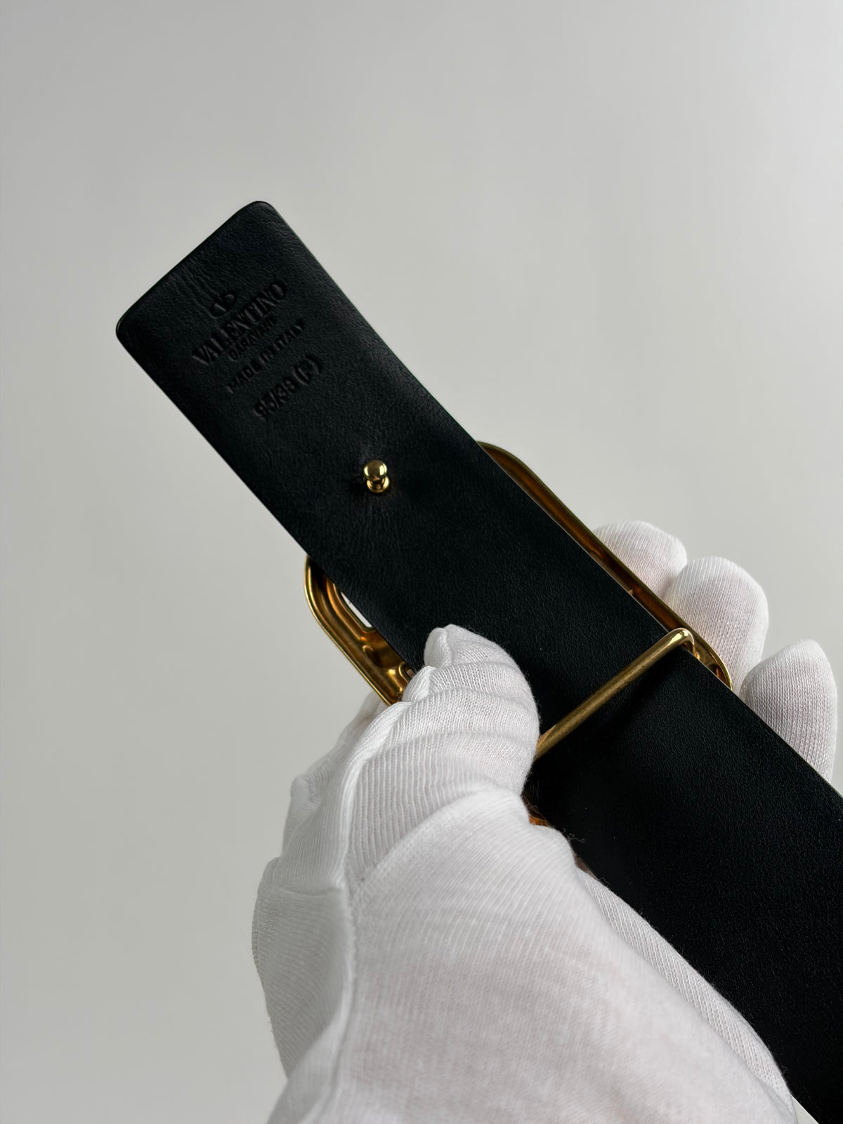 Cintura Valentino Garavani VLogo Nera Reversibile con Fibia Oro