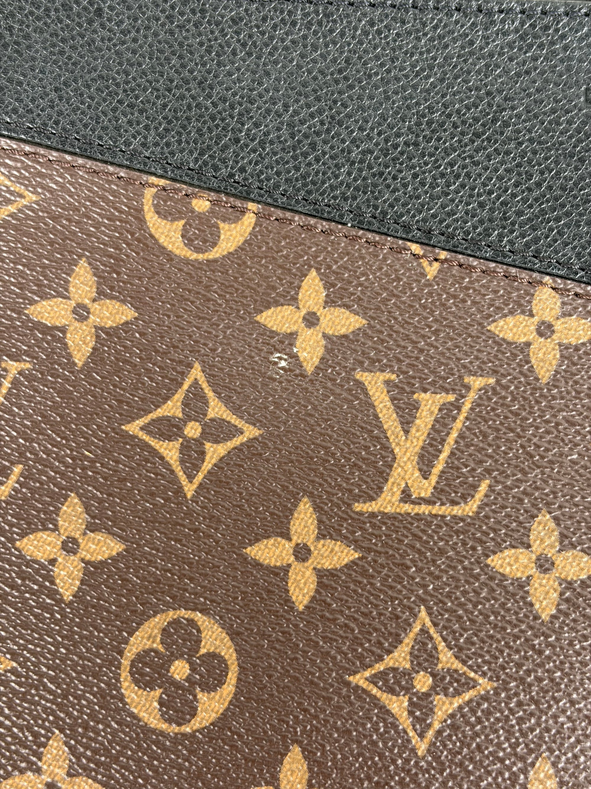 Pochette Louis Vuitton marrone e nera