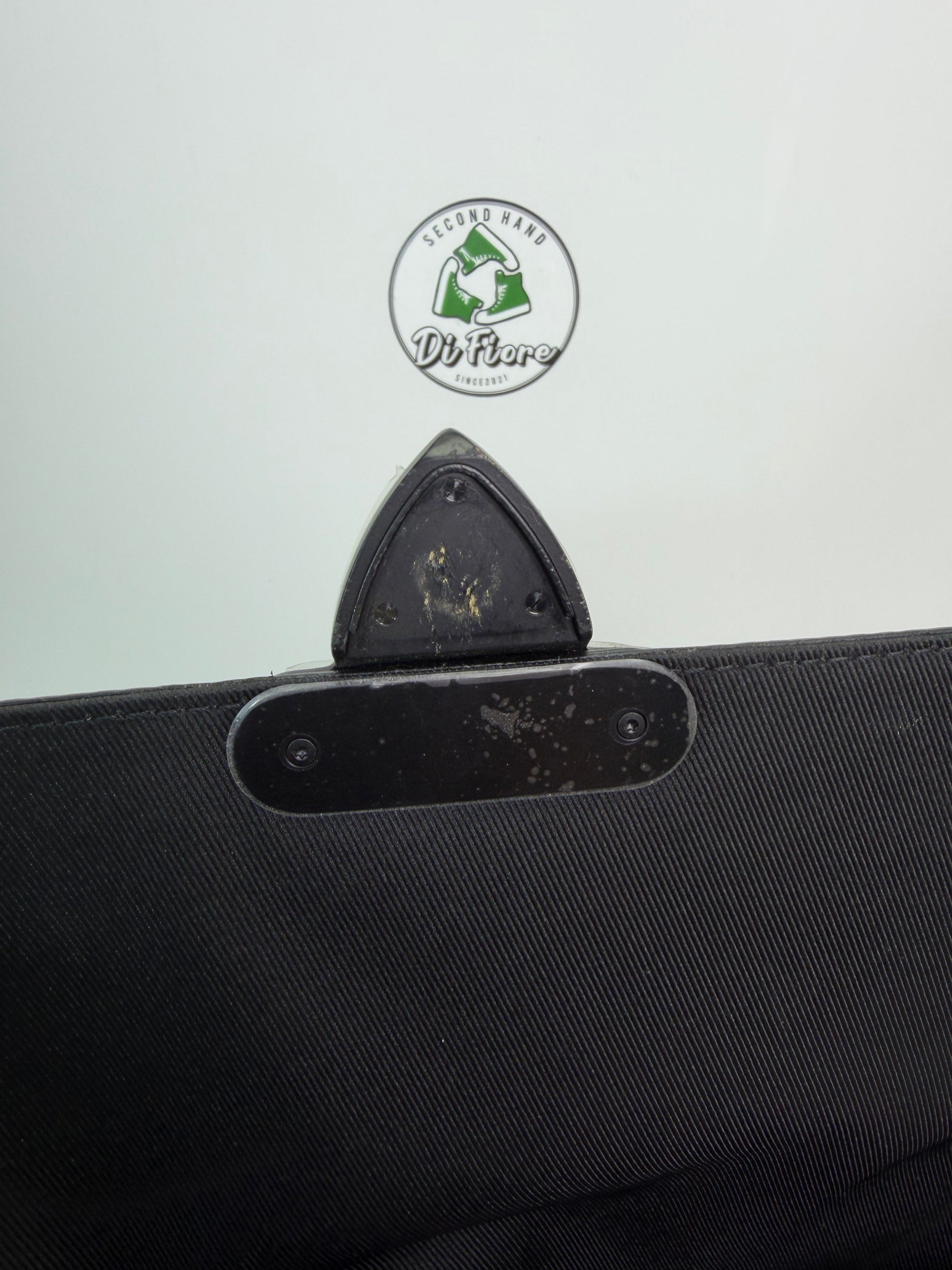 Louis Vuitton pochette lock nera