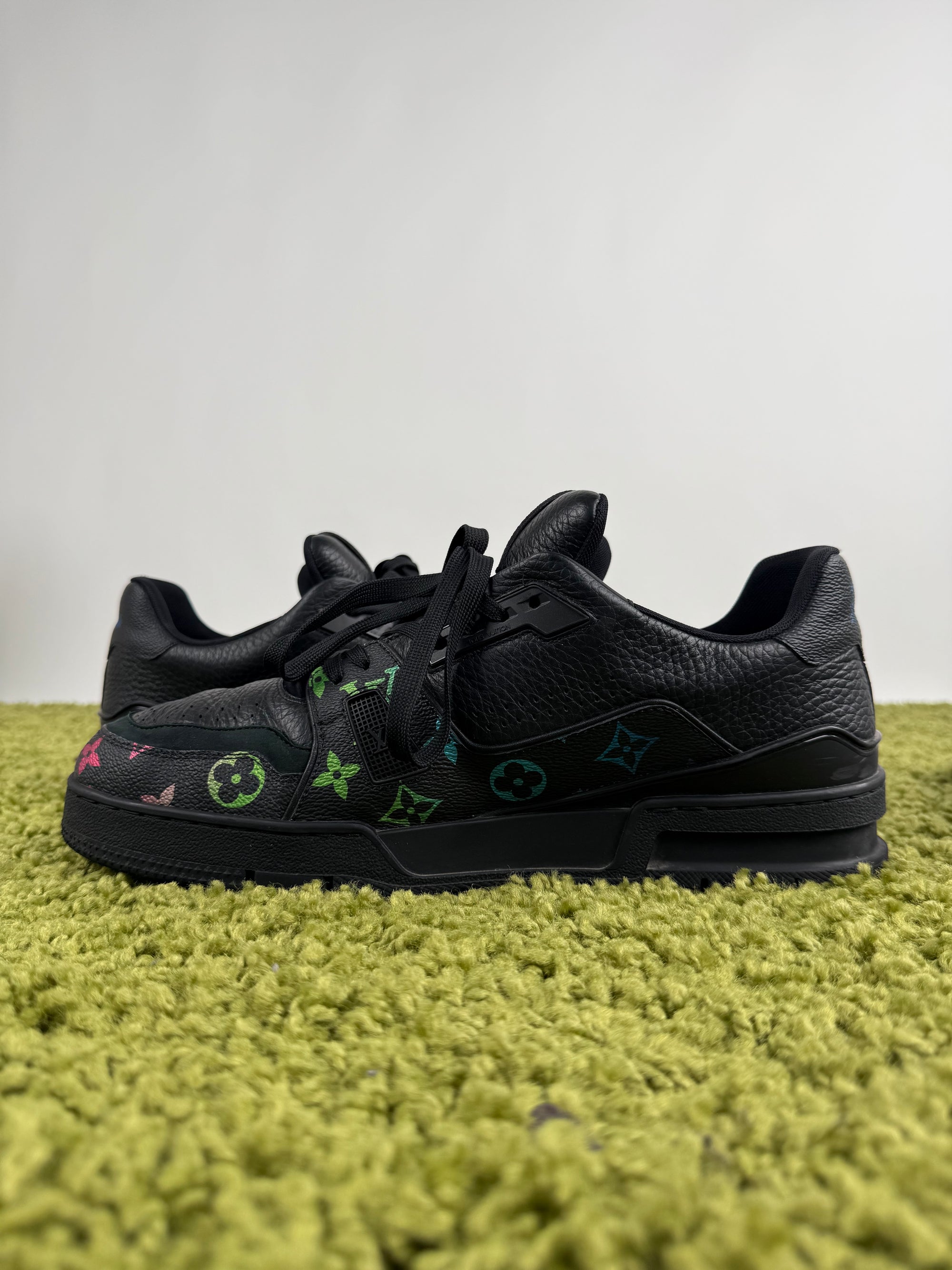 Louis Vuitton Trainer 44 veste 45