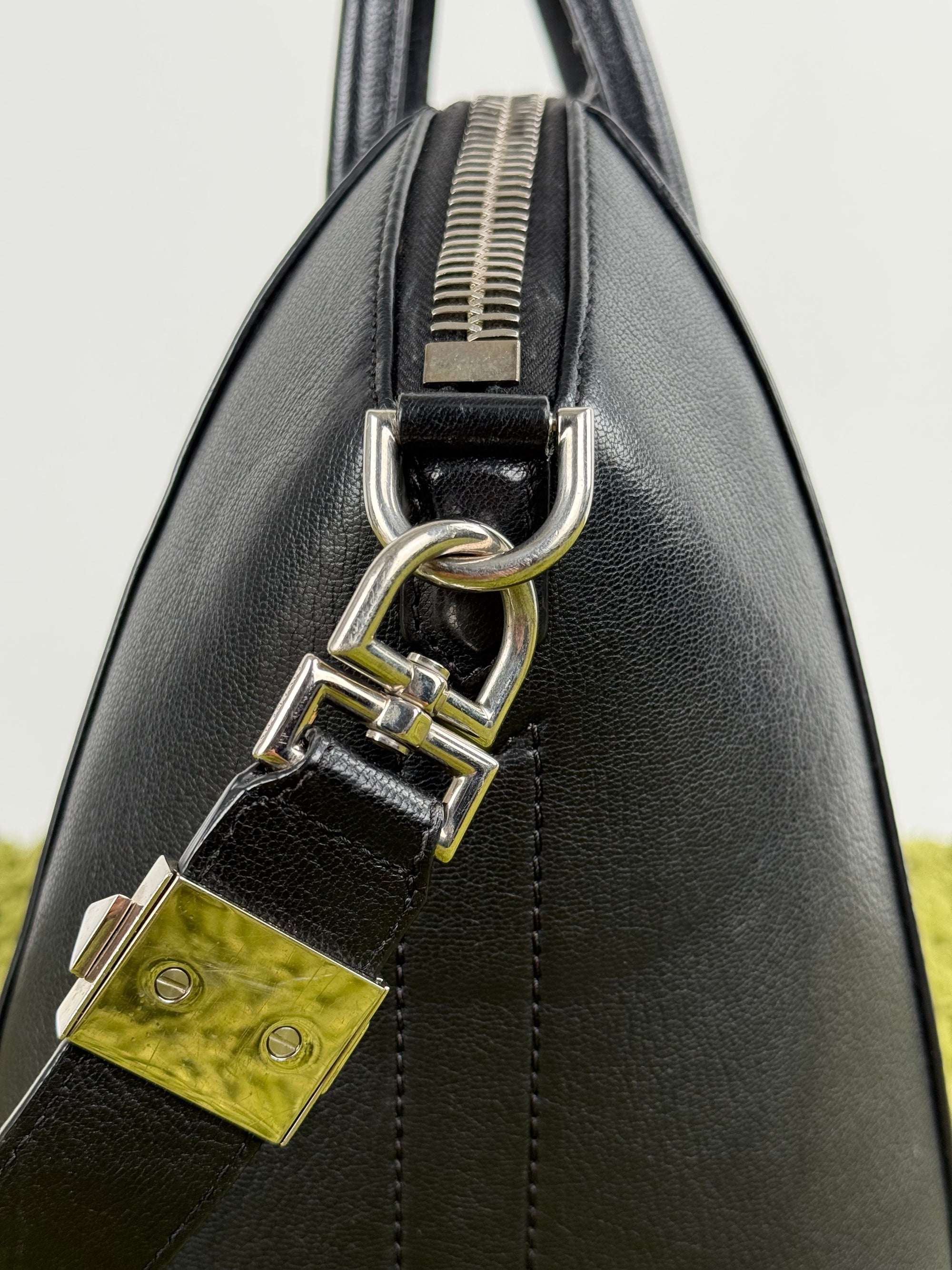 Borsa Antigona Givenchy in pelle Nera