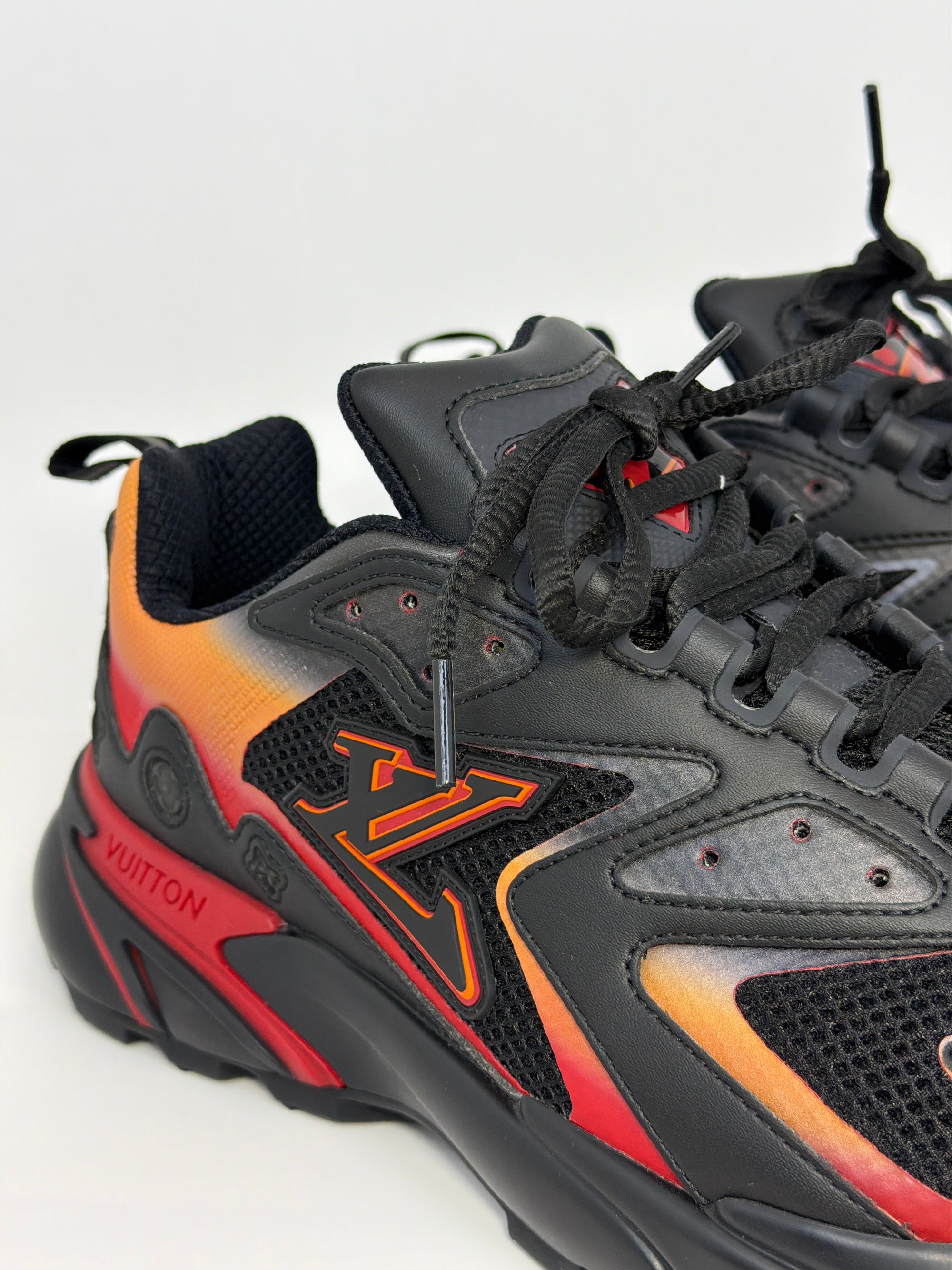 Louis Vuitton runner Size 7=41 veste 42