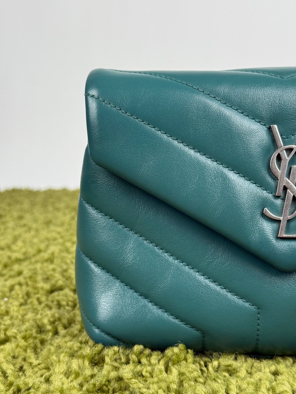 Borsa a tracolla Saint Laurent Toy LouLou Verde - Second Hand Di Fiore