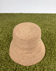 Cappello celine alla pescatora Triomphe in rafia beige