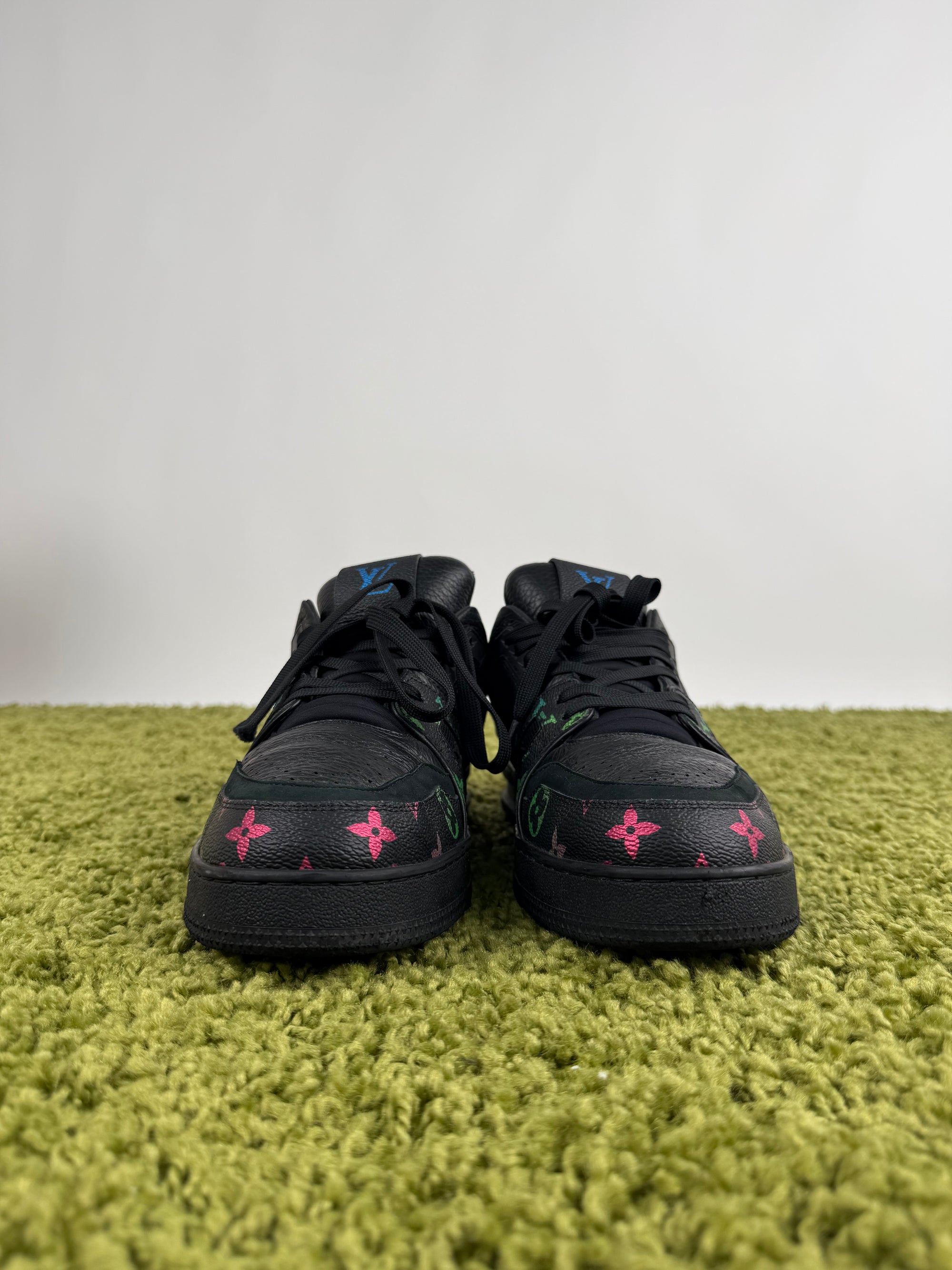 Louis Vuitton Trainer 44 veste 45