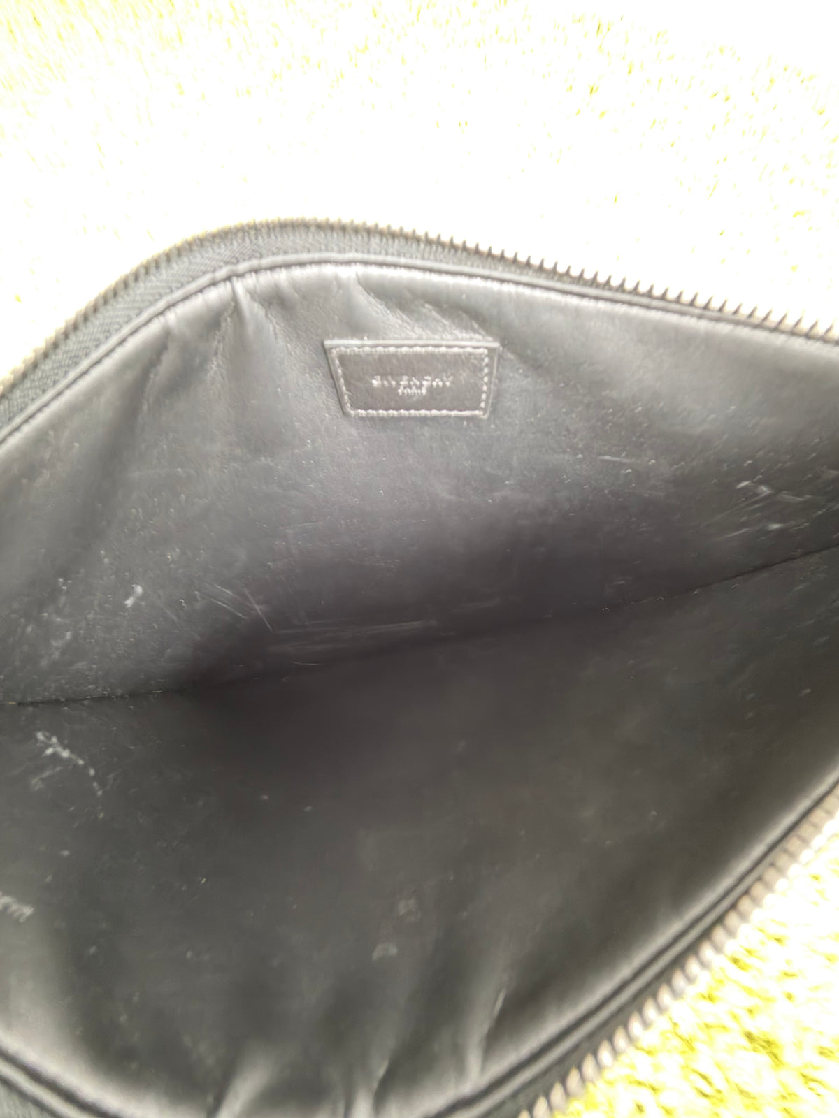 Pochette Givenchy Leo in pelle Nero