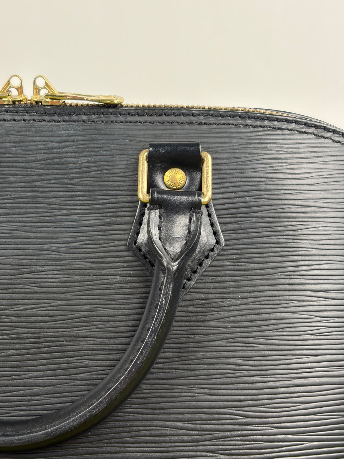 Borsa Alma PM in pelle epi Louis Vuitton Nero