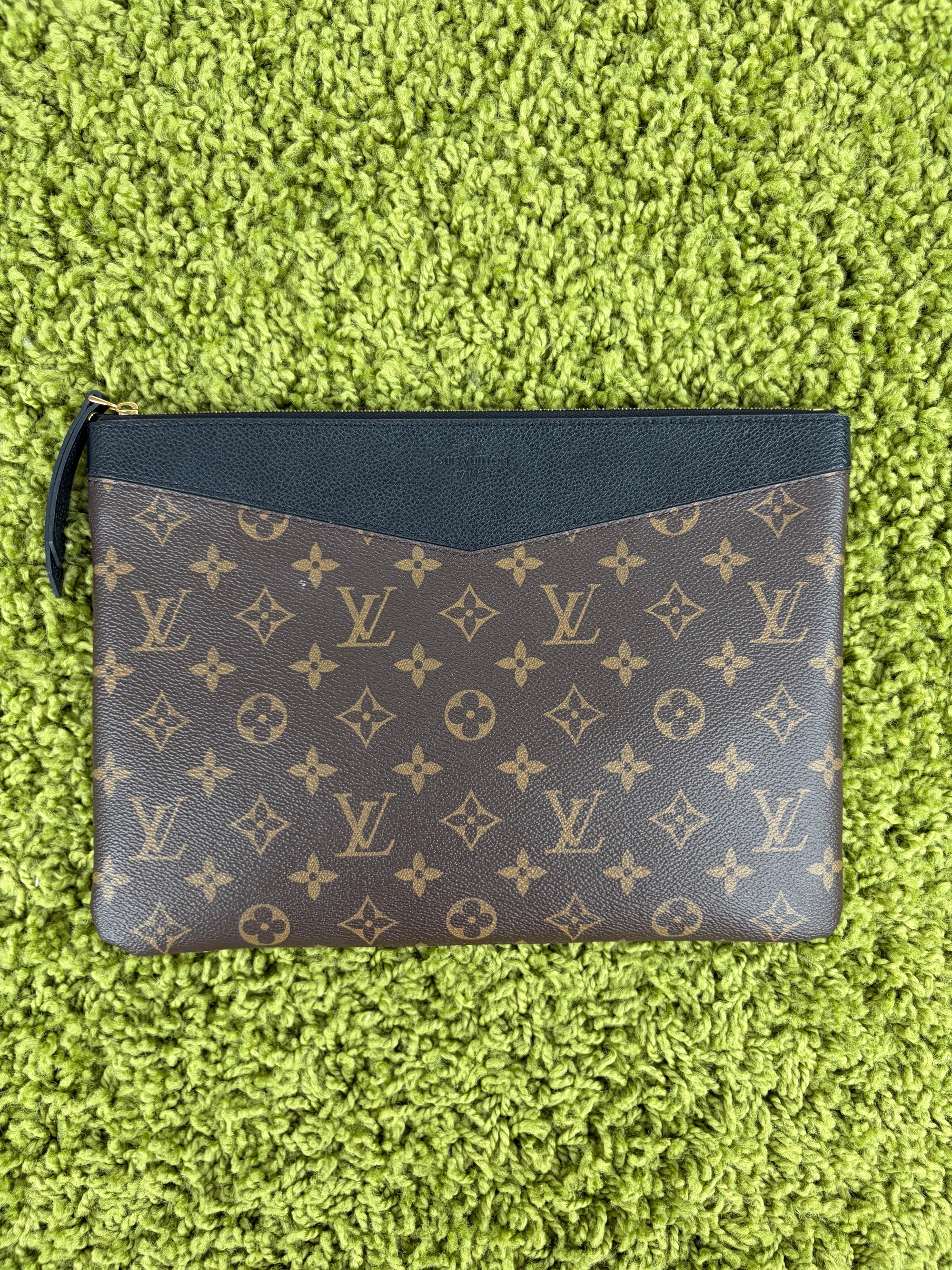 Pochette Louis Vuitton marrone e nera
