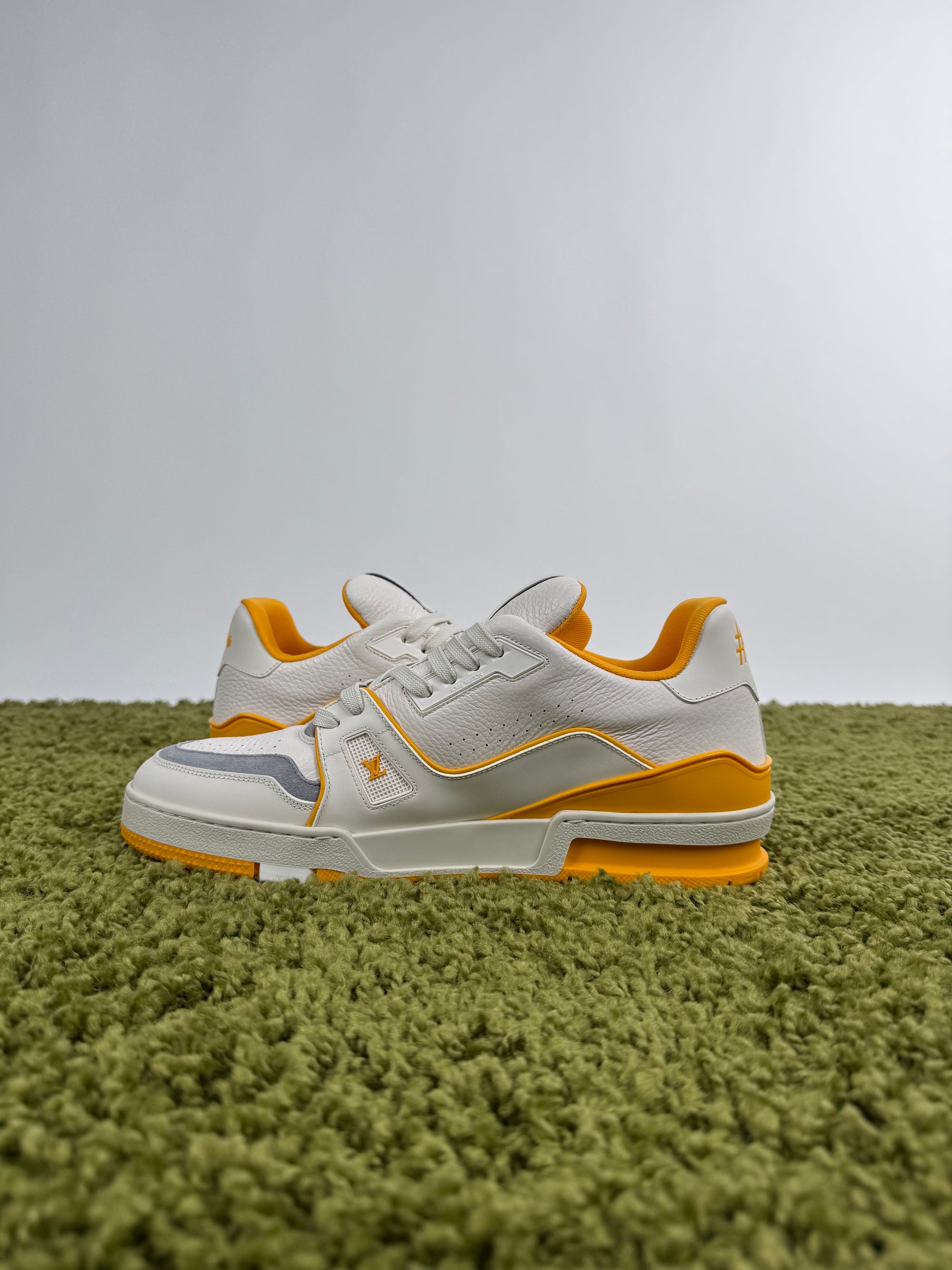 Louis Vuitton Trainer 43 veste 44