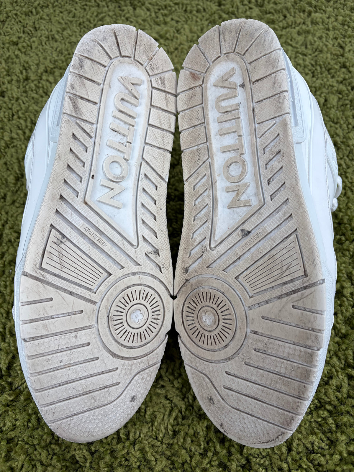 Louis Vuitton Trainer Bianca 8.5