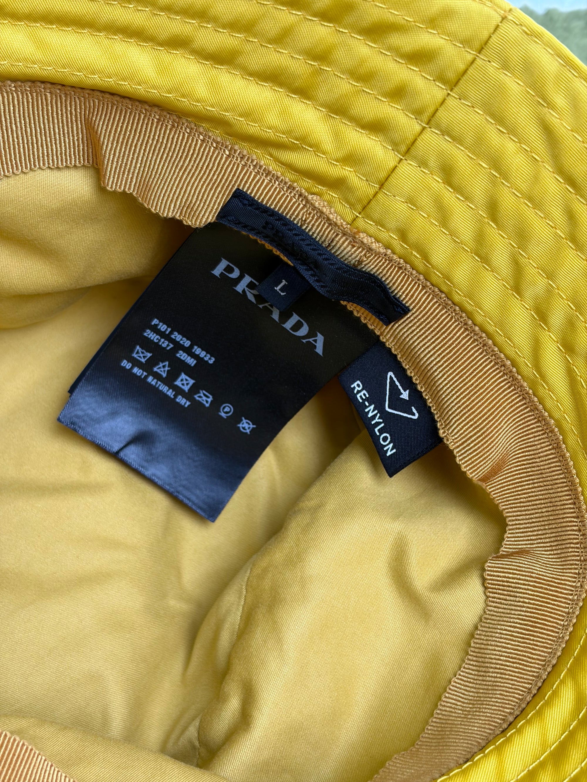 Cappello Prada in Re-nylon giallo