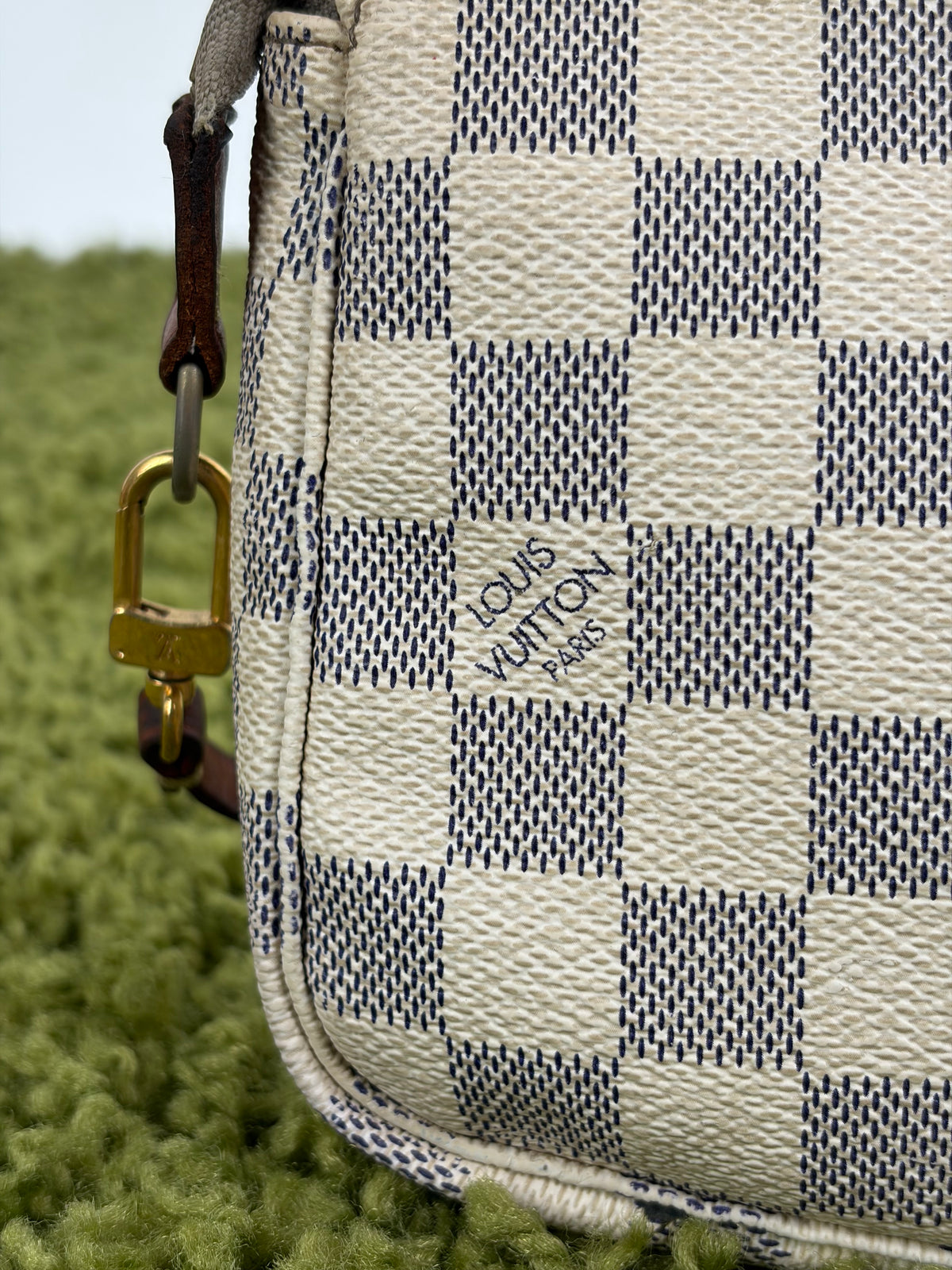 Pochette Accessories Louis Vuitton  in tela Damier Azur Bianca Monogram