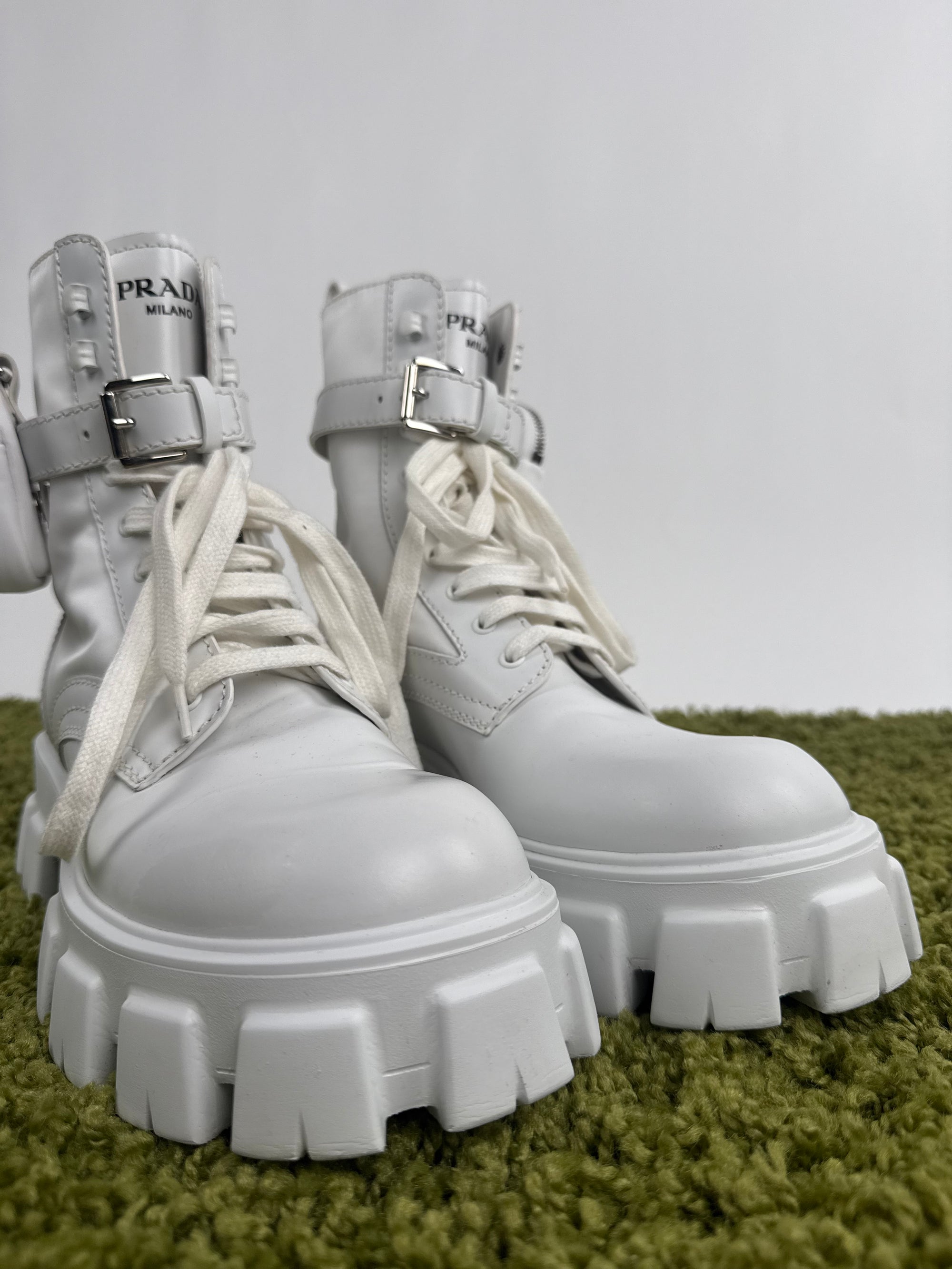 Prada Monolith in pelle bianca 43