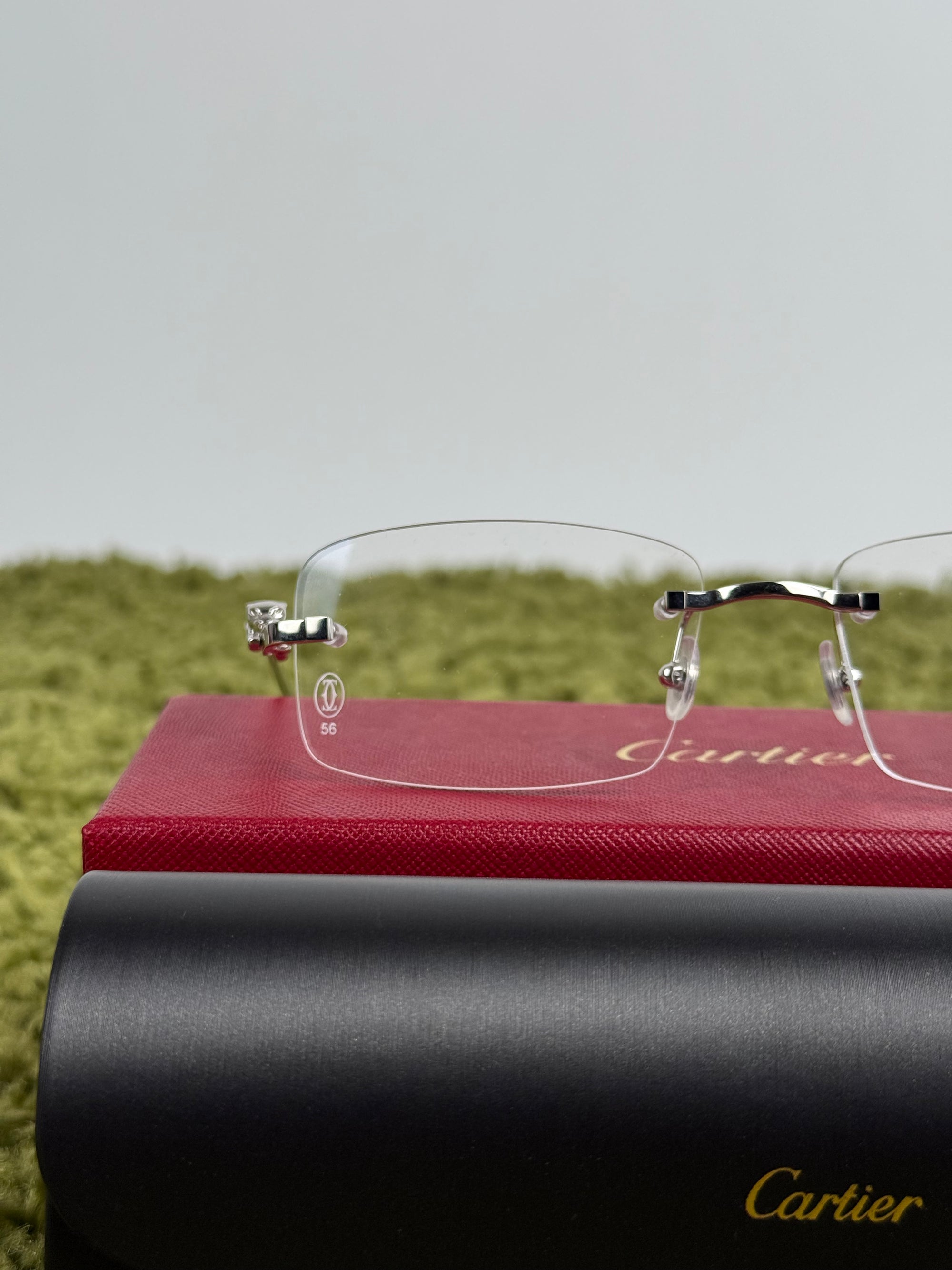 Occhiali Cartier CT0281O con dettagli pantera sulle aste argento