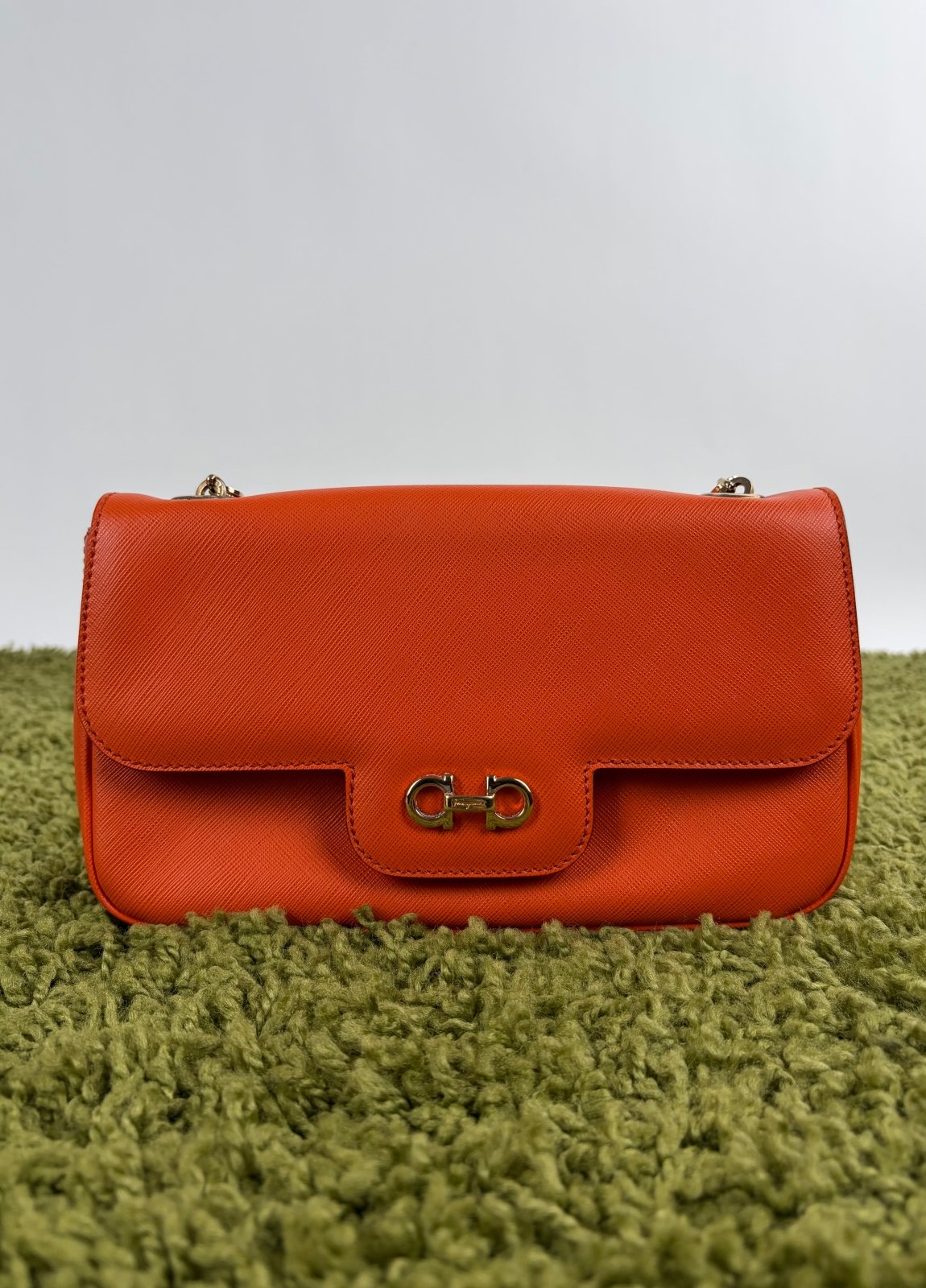 Borsa Ferragamo Gancini Chain Arancione - Second Hand Di Fiore