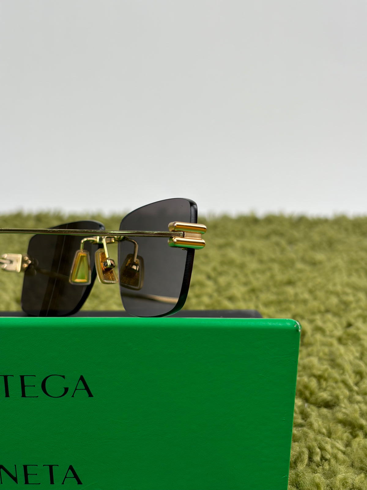 Occhiali da sole Bottega Veneta Neri con Montatura Oro BV1126S
