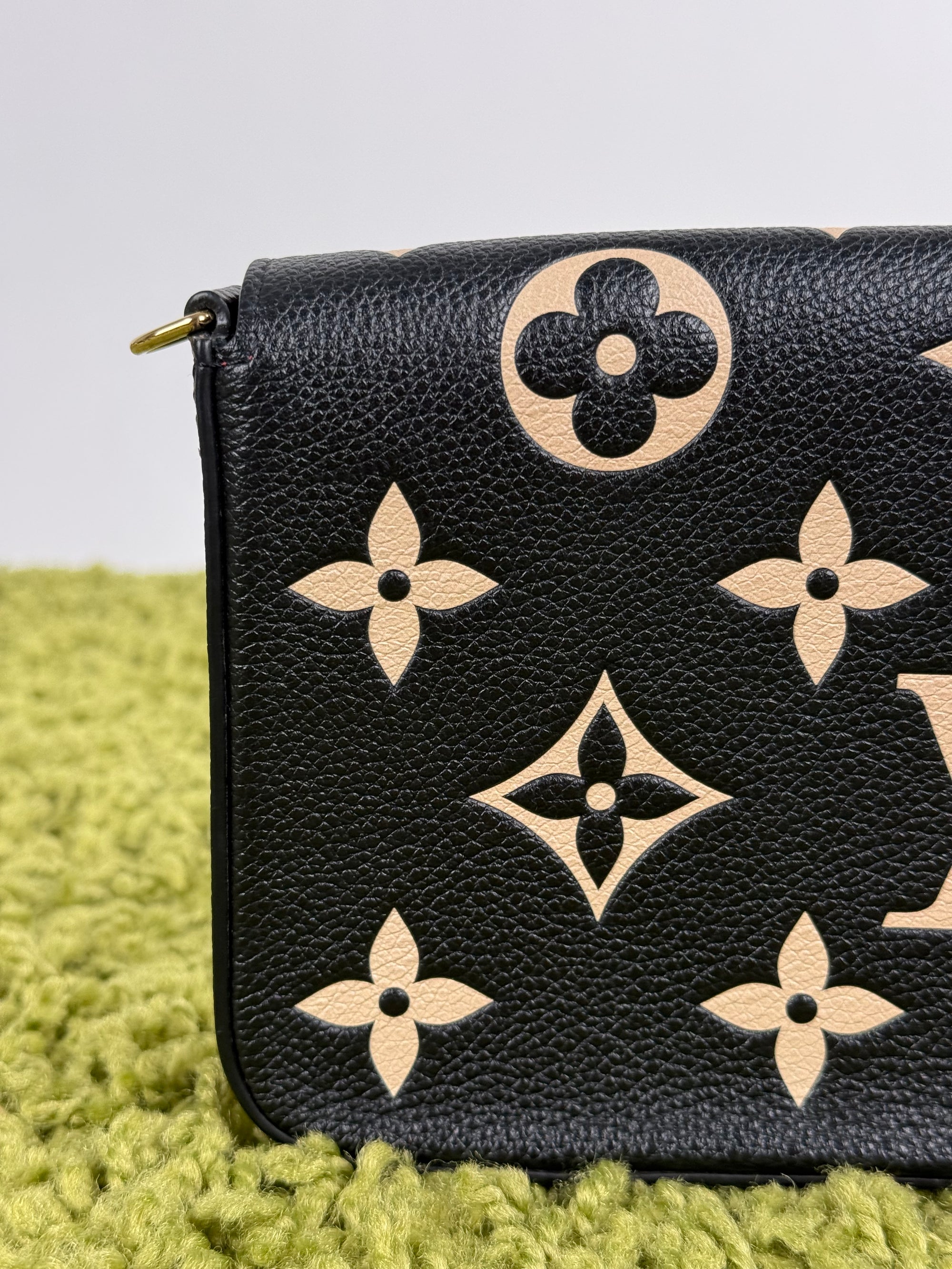 Pochette Louis Vuitton nera