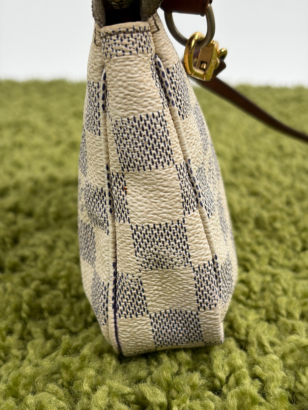 Pochette Accessories Louis Vuitton  in tela Damier Azur Bianca Monogram