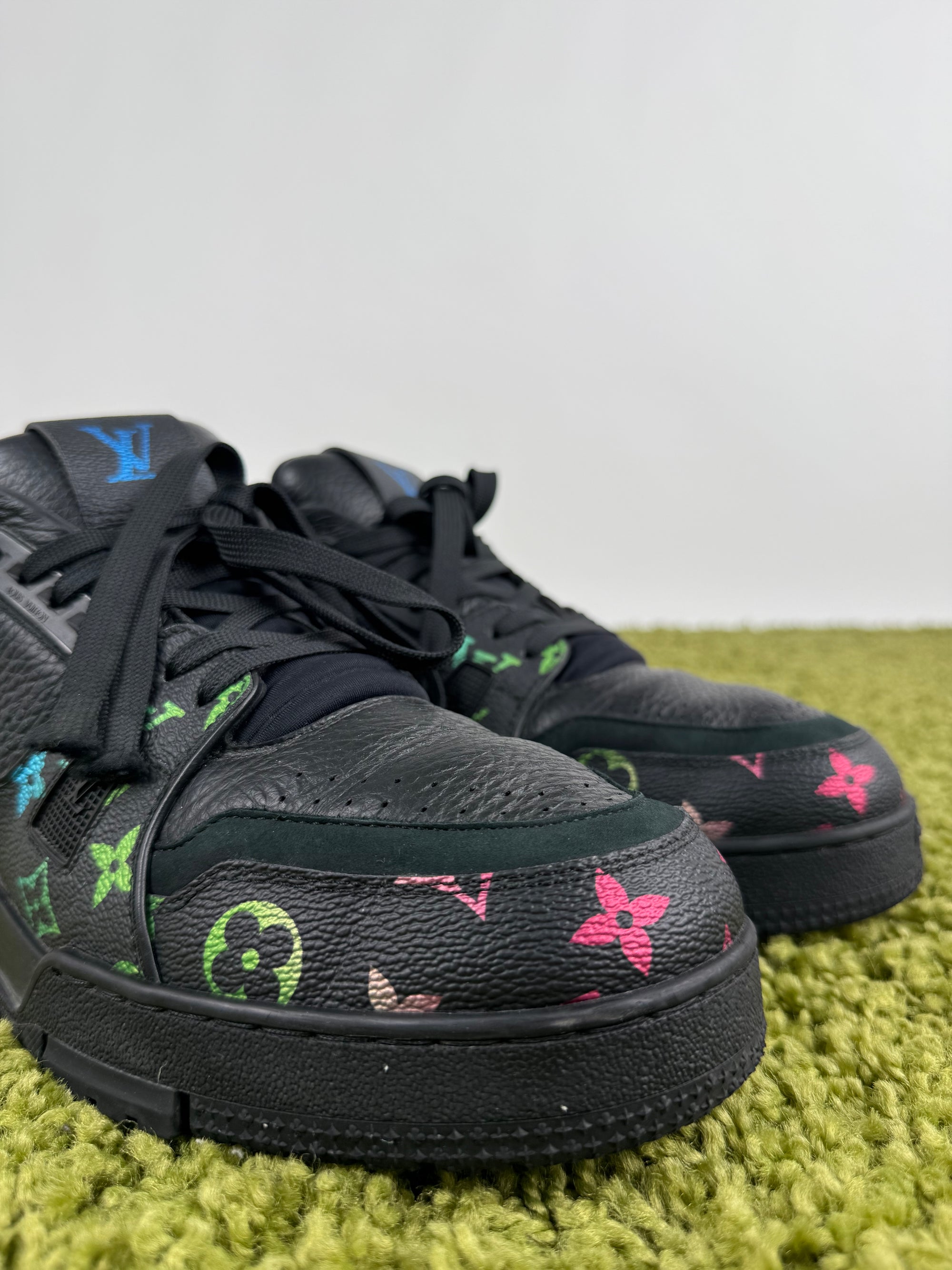 Louis Vuitton Trainer 44 veste 45