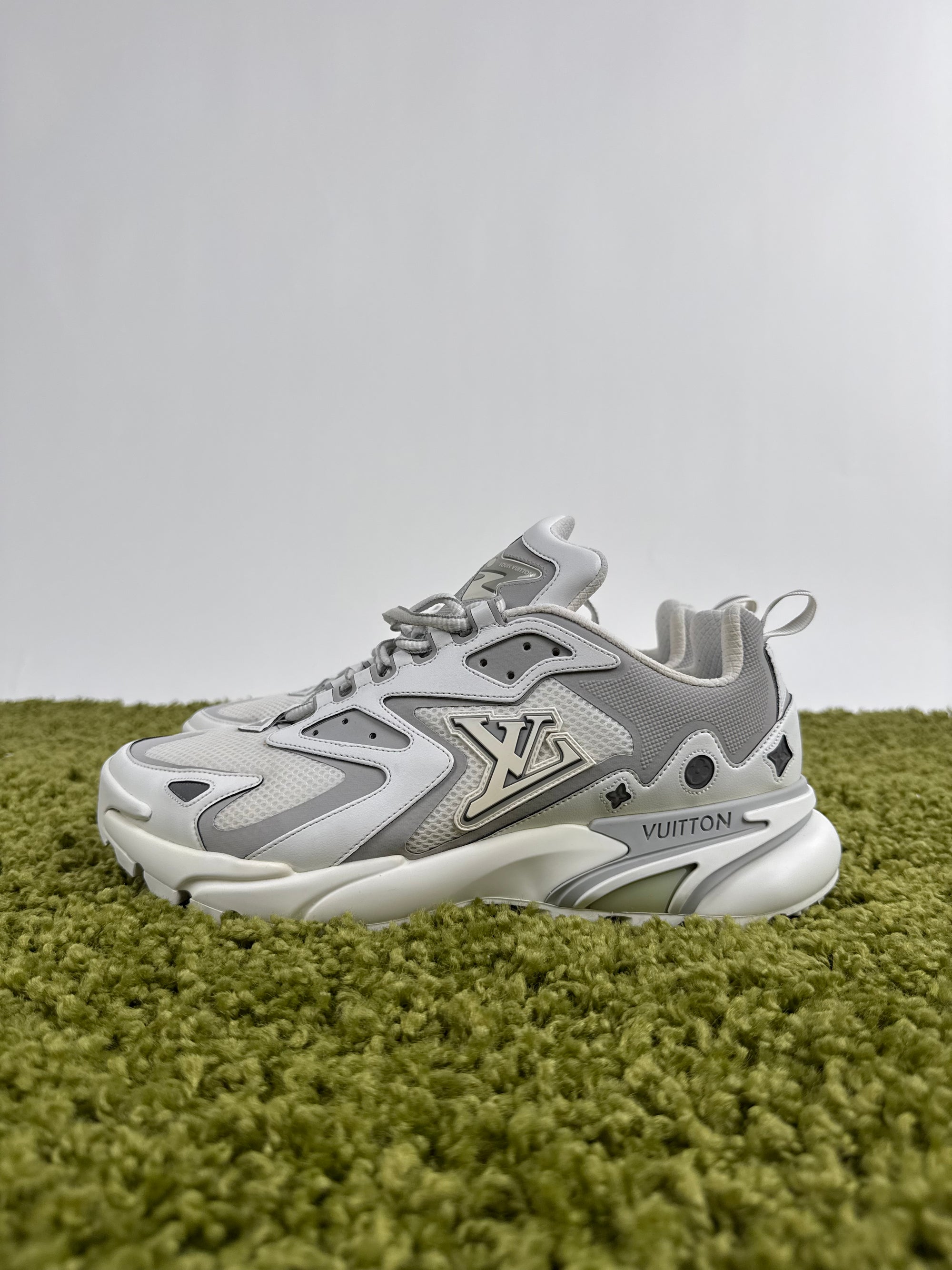 Louis Vuitton Runner Tatic 42 veste 43