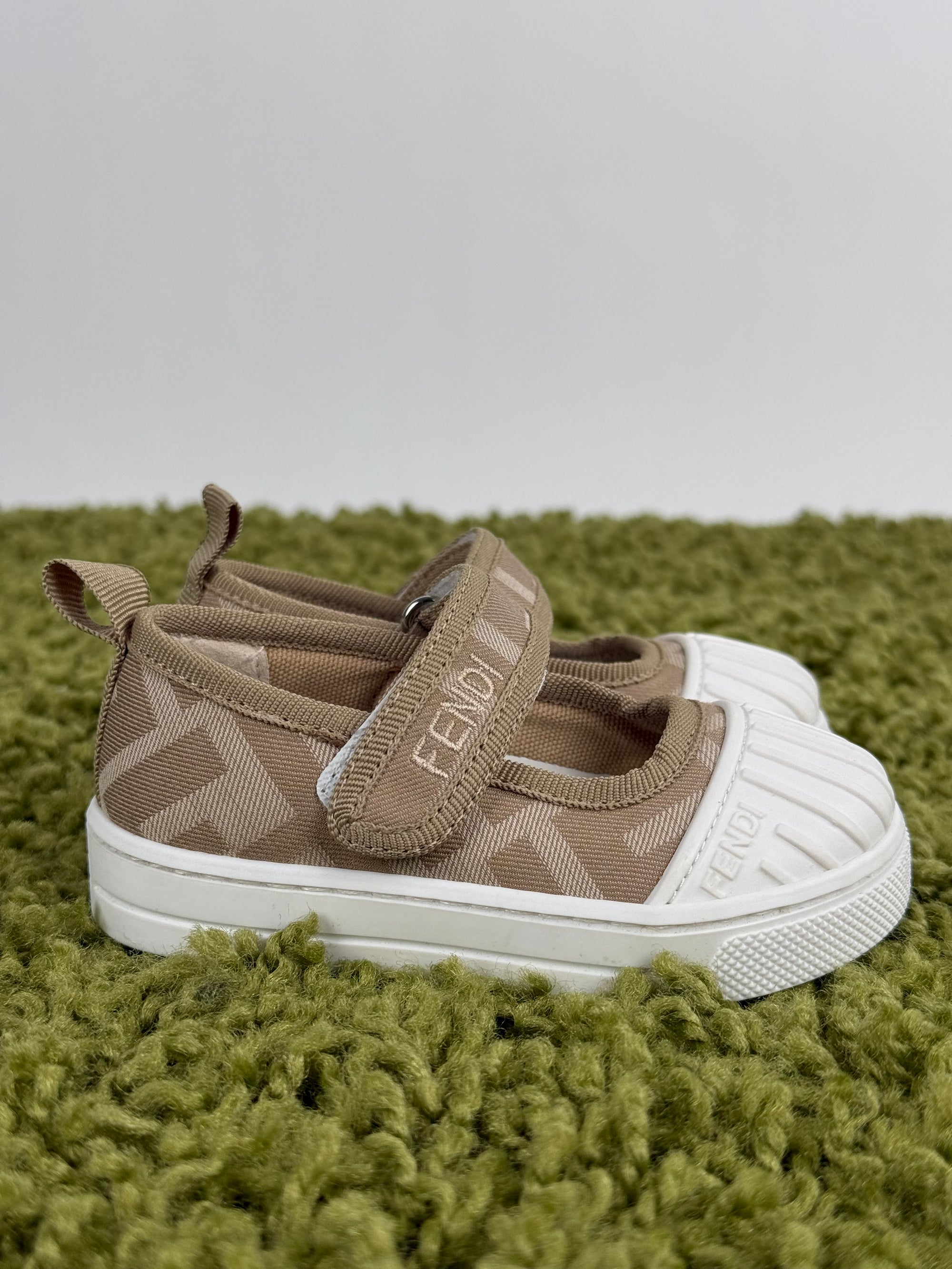 Fendi Kids Sneaker Beige  19