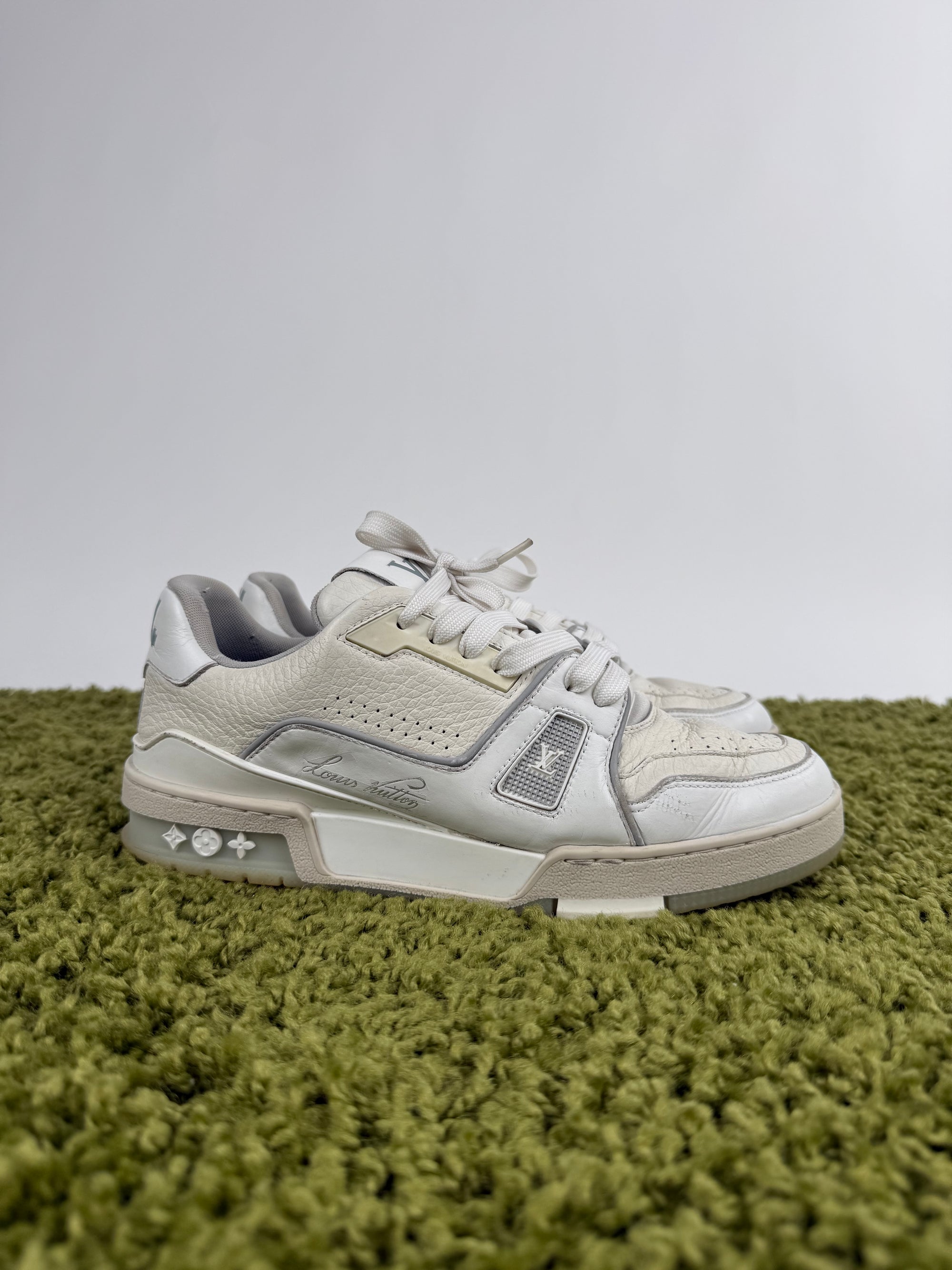 Louis Vuitton Trainer Bianca 6.5