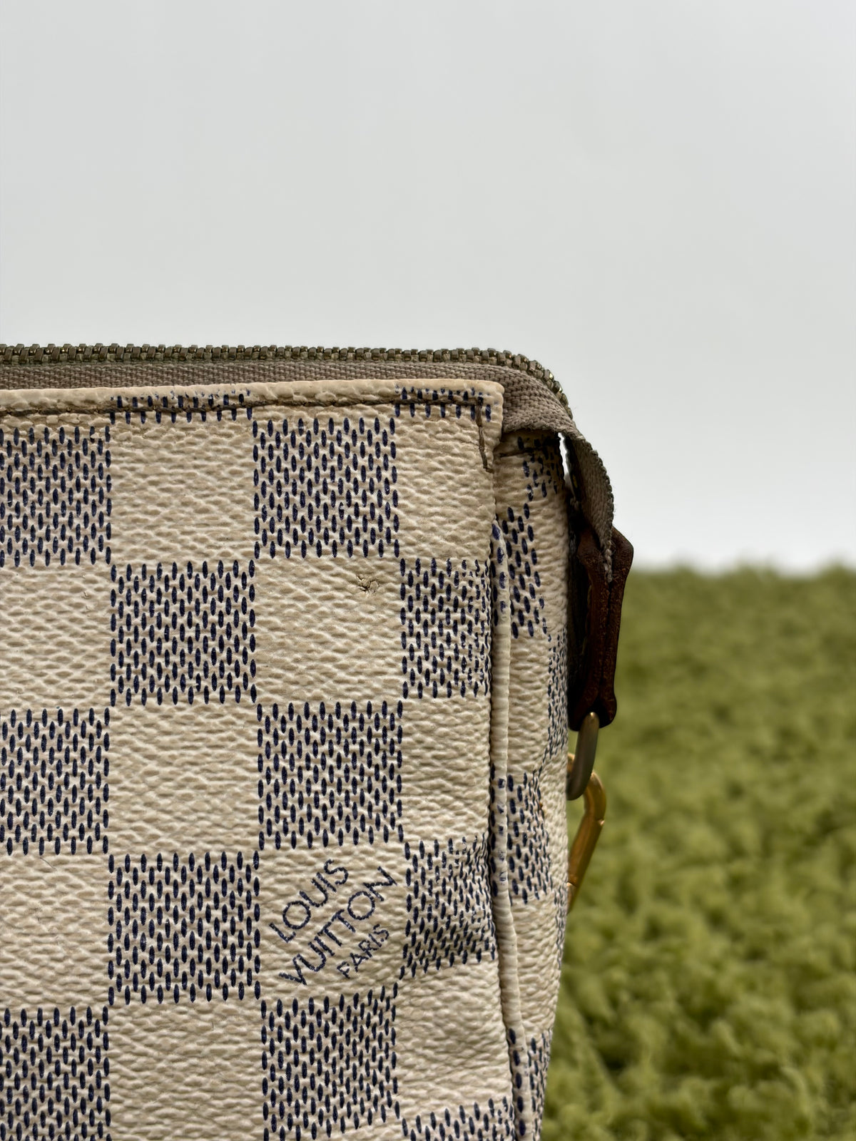 Pochette Accessories Louis Vuitton  in tela Damier Azur Bianca Monogram